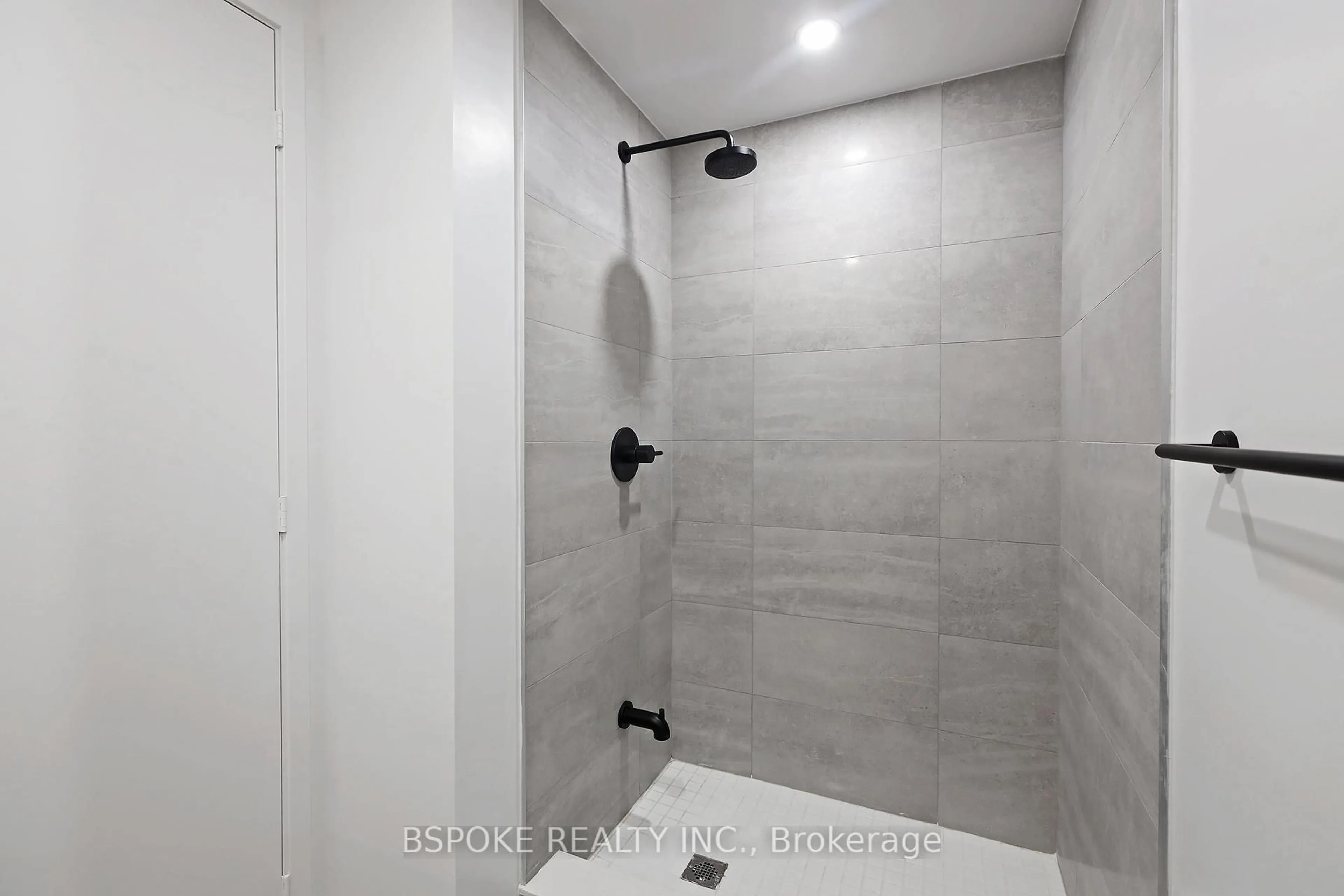 Standard bathroom, ceramic/tile floor for 108 Peter St #2811, Toronto Ontario M5V 0W2