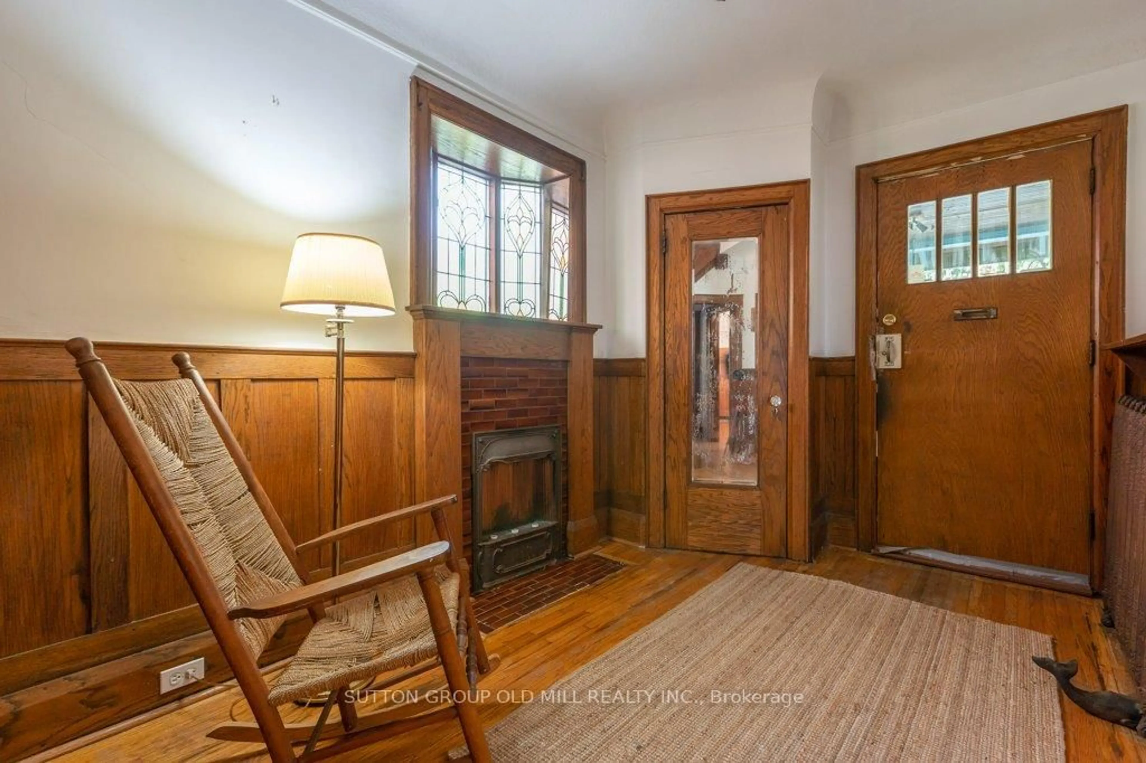 Indoor foyer for 19 Biggar Ave, Toronto Ontario M6H 2N5