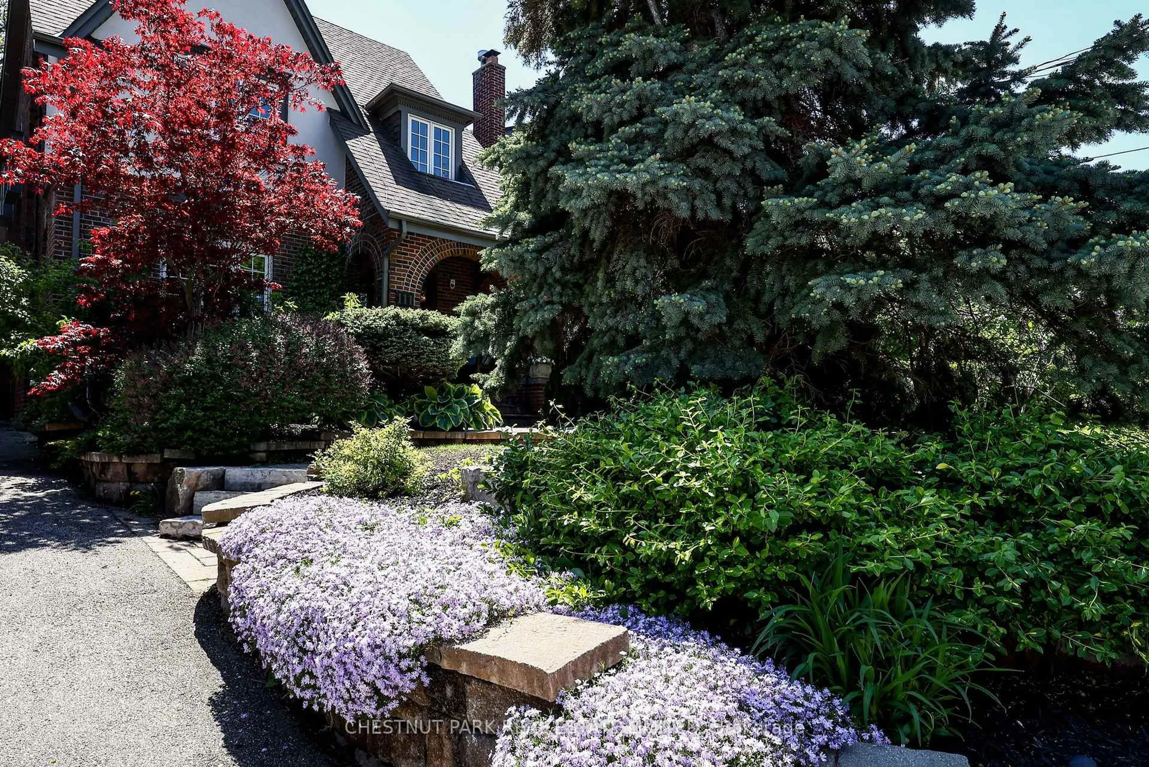 Patio, street for 111 Glenview Ave, Toronto Ontario M4R 1R1