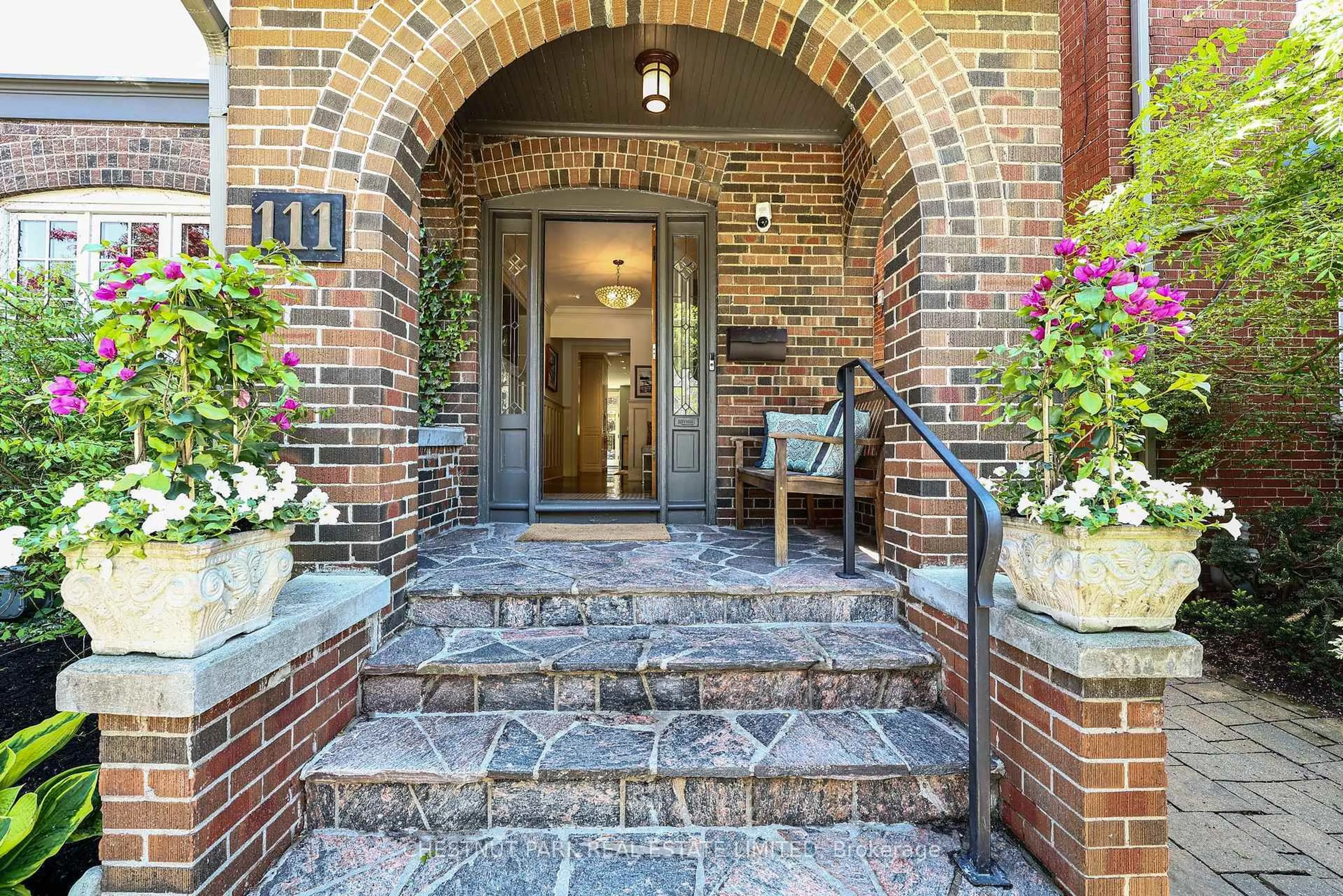 Indoor entryway for 111 Glenview Ave, Toronto Ontario M4R 1R1