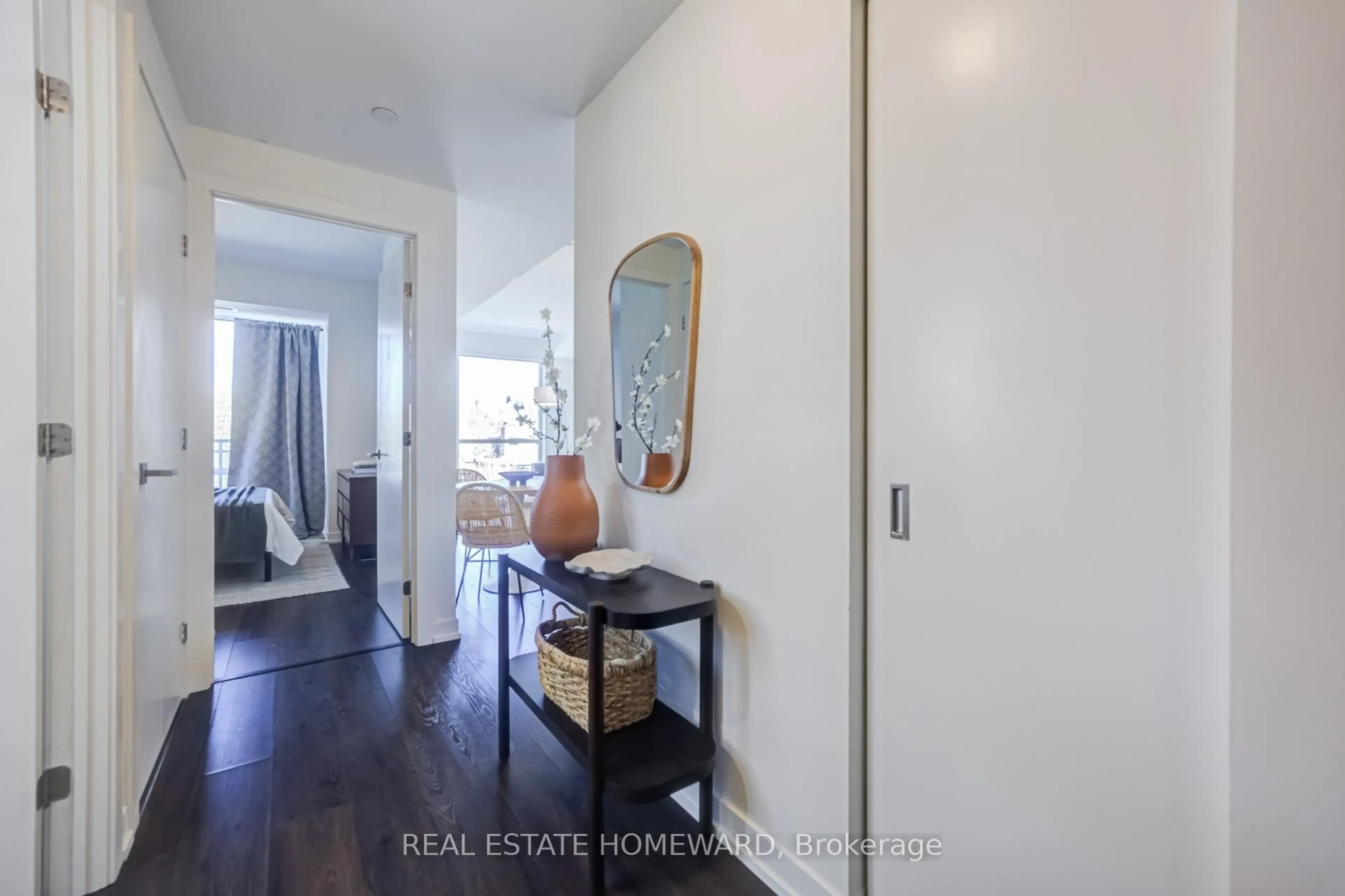 Indoor entryway for 223 St Clair Ave #309, Toronto Ontario M4V 1R3