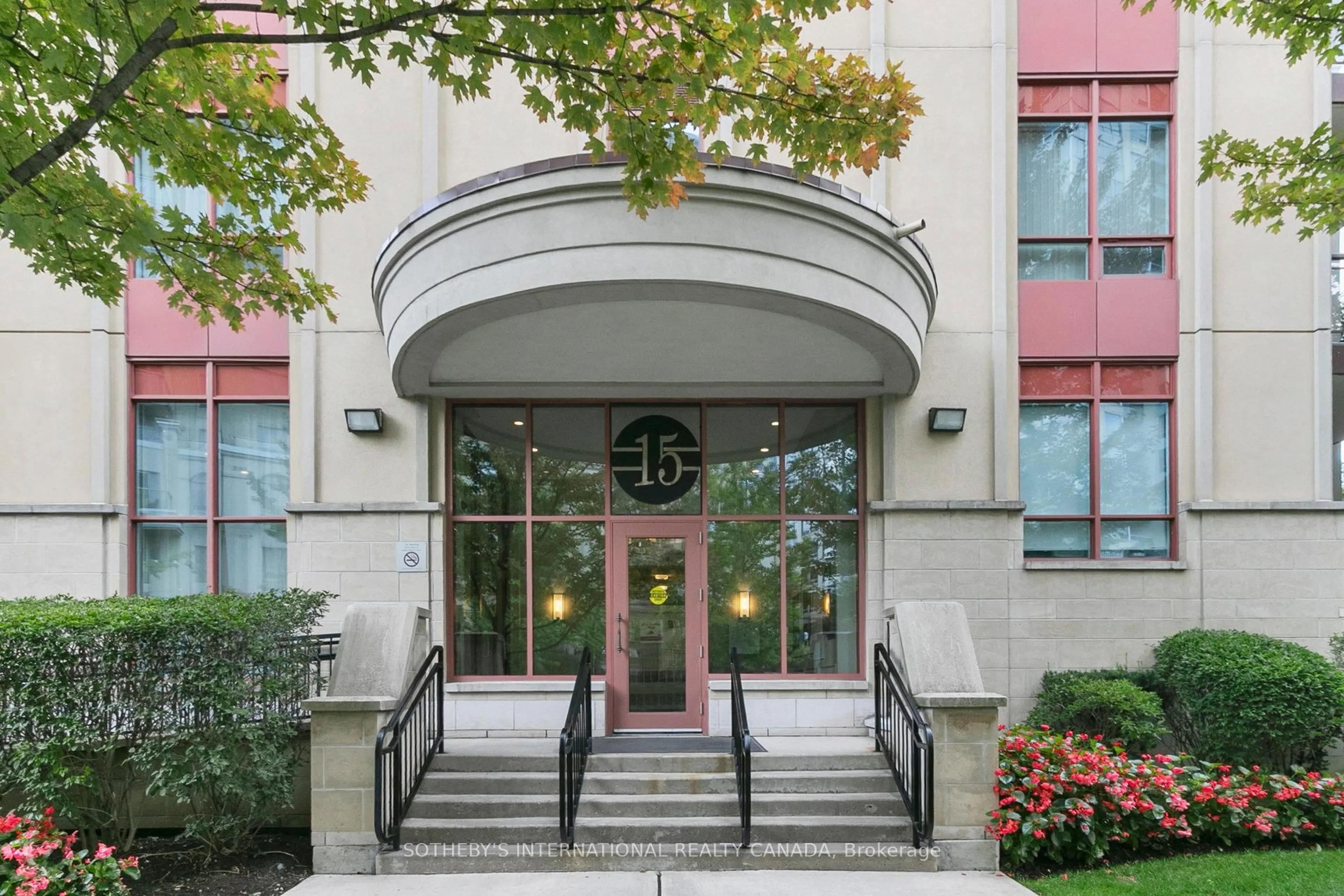 Indoor foyer for 15 Rean Dr #102, Toronto Ontario M2K 0A7