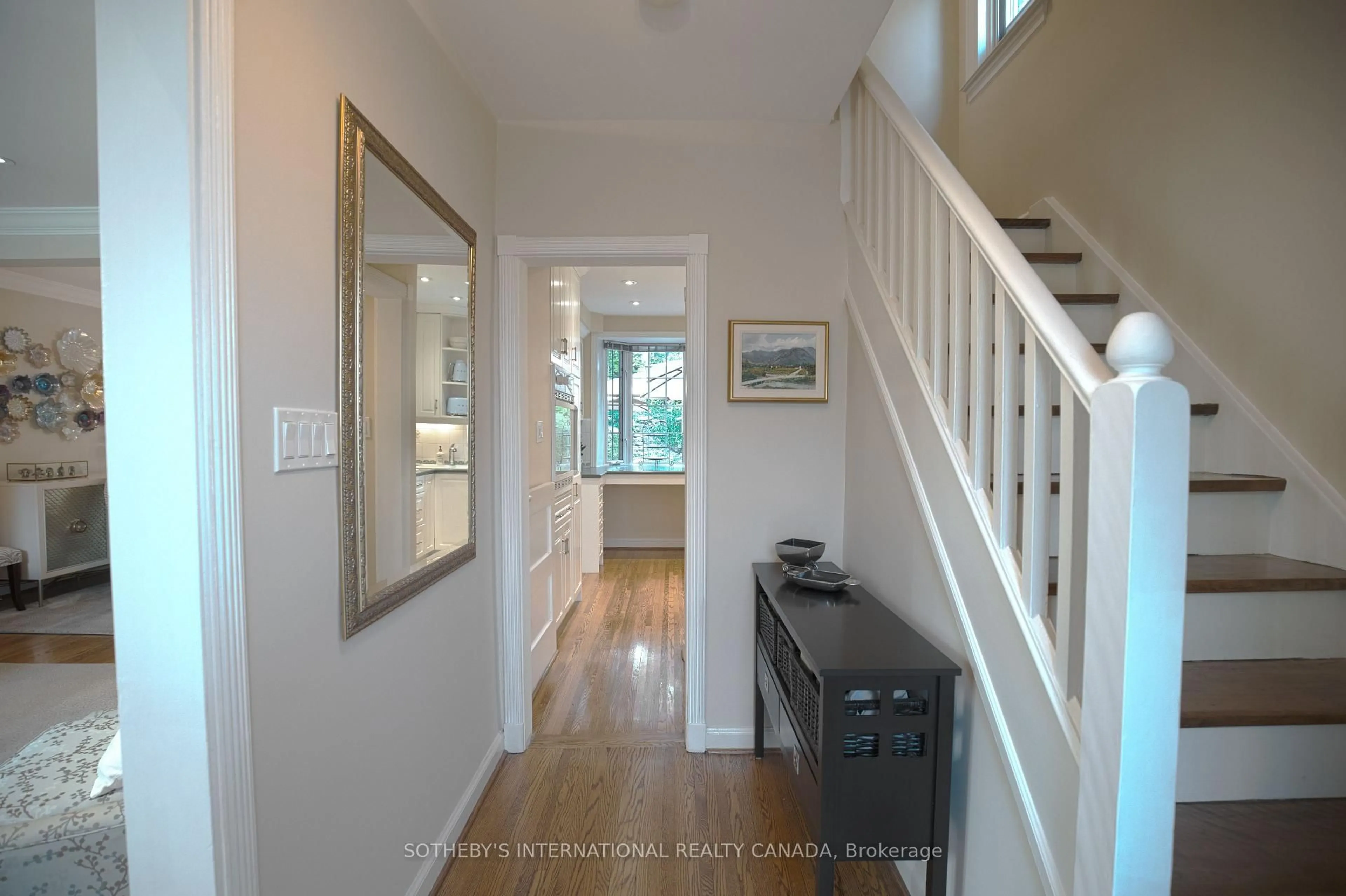 Indoor entryway for 51 Fairfield Rd, Toronto Ontario M4P 1T1
