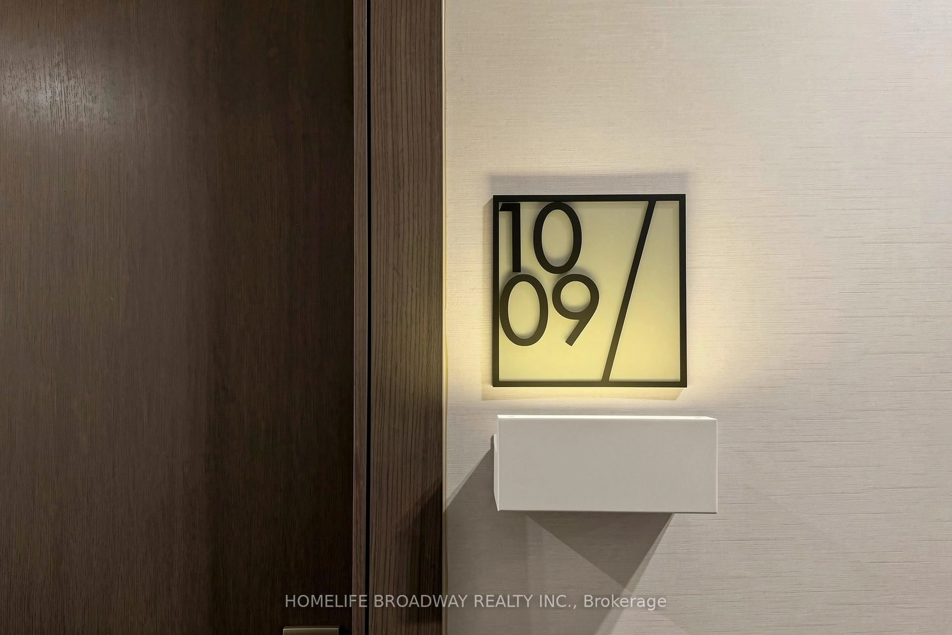 Indoor entryway for 52 Forest Manr #1009, Toronto Ontario M2J 0E2