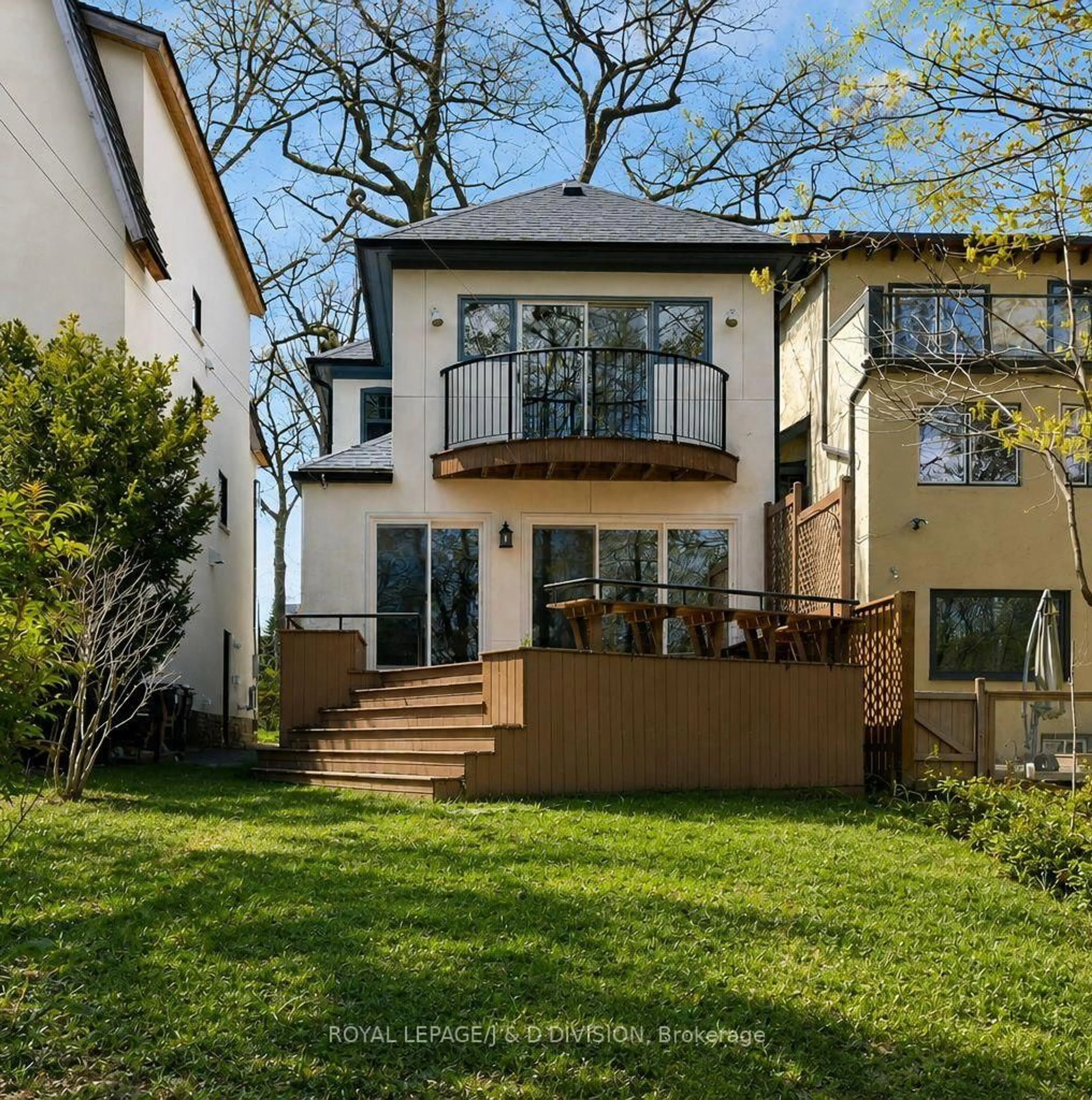 A pic from outside/outdoor area/front of a property/back of a property/a pic from drone, street for 183 Hudson Dr, Toronto Ontario M4T 2K7