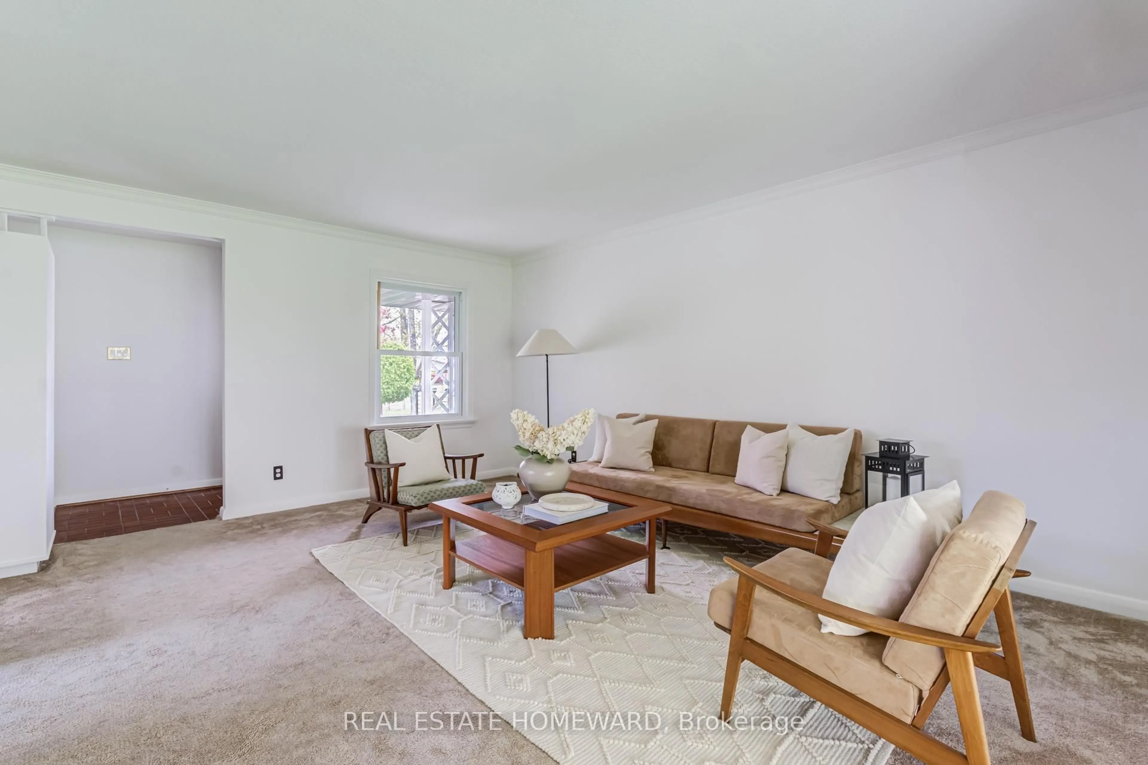 Living room with furniture, carpet floor for 36 Hesketh Crt, Toronto Ontario M4A 1M6