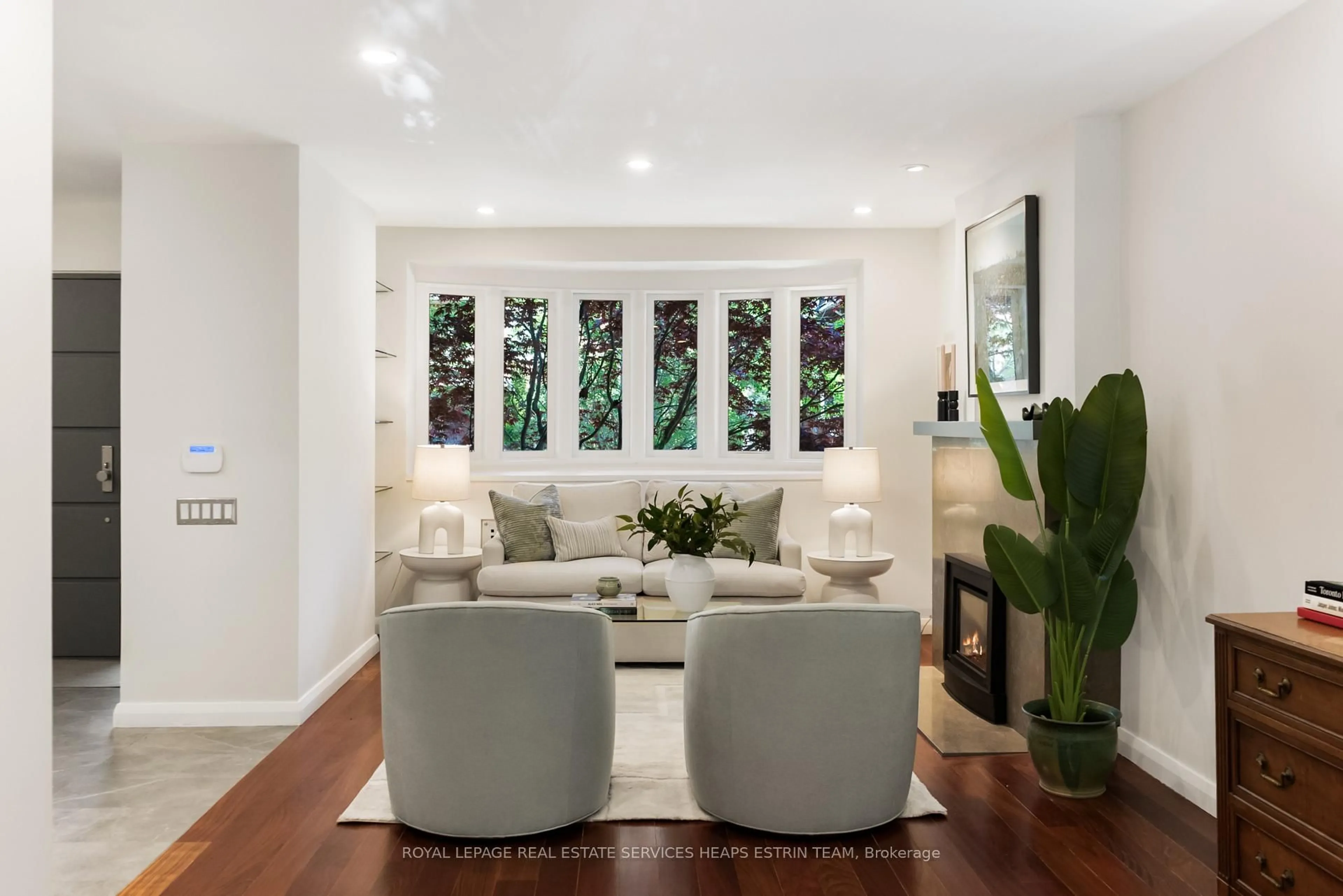 Living room with furniture, unknown for 16 Inglewood Dr, Toronto Ontario M4T 1G8
