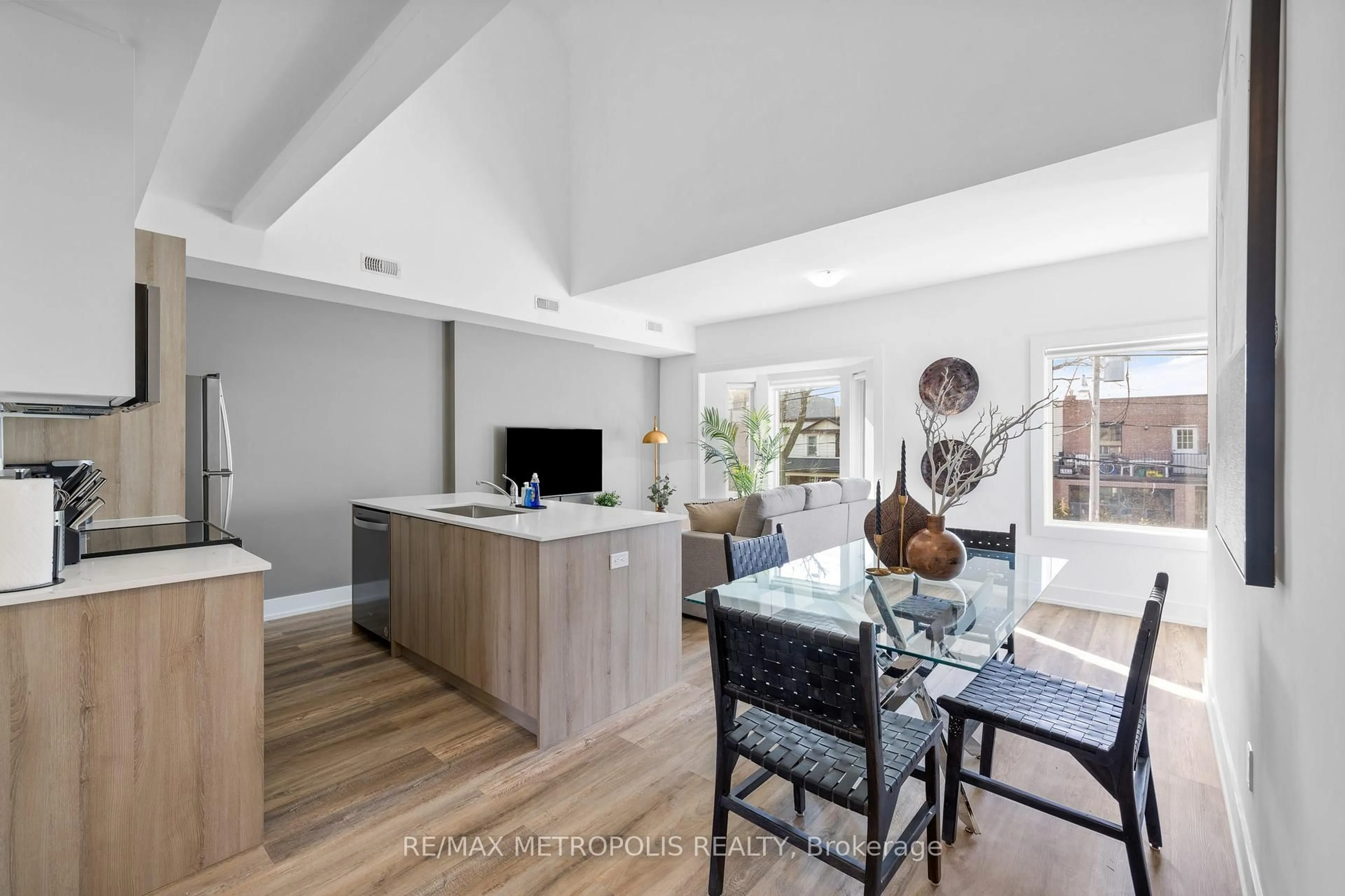 Open concept kitchen, unknown for 449 Lansdowne Ave, Toronto Ontario M6H 3Y2