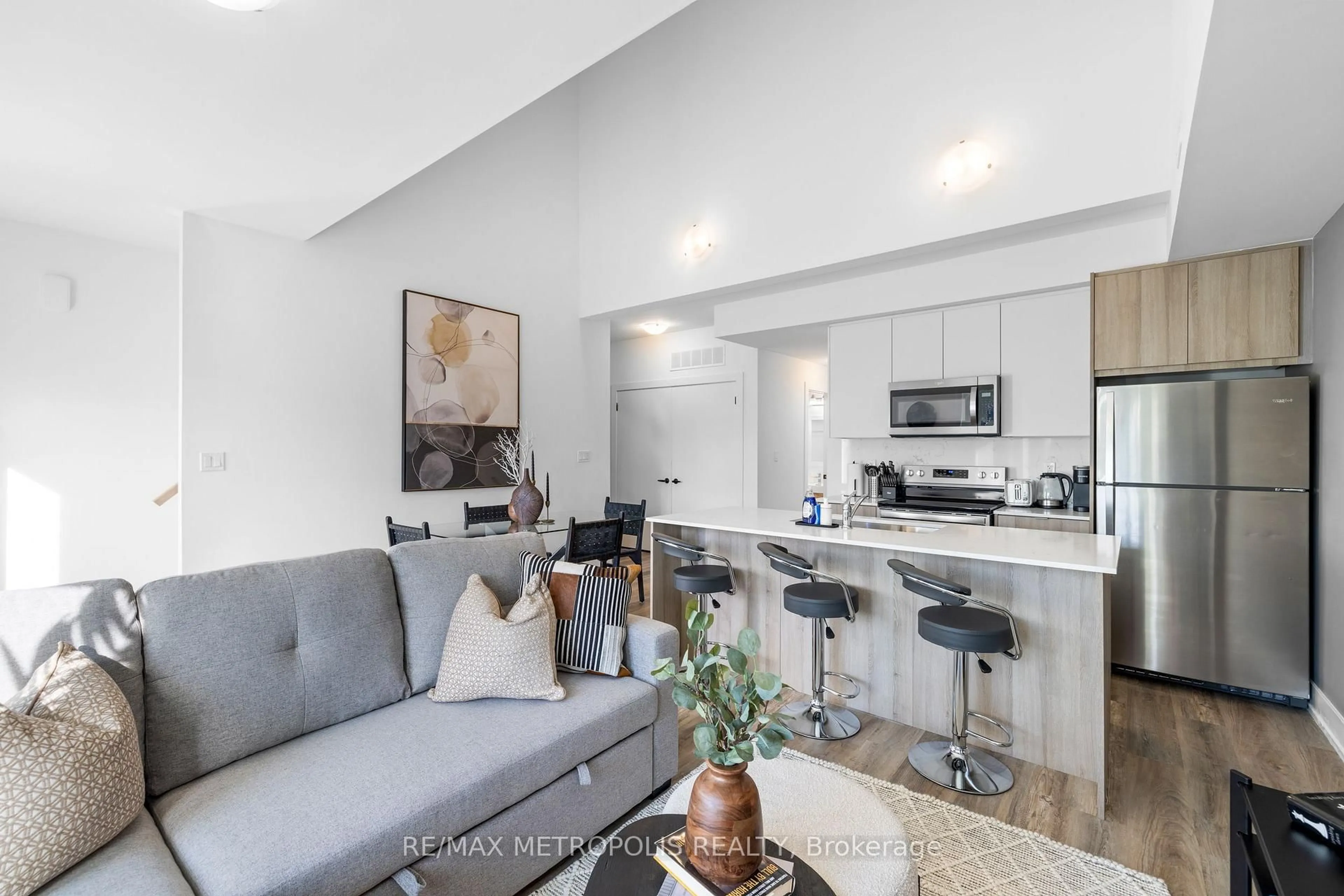 Open concept kitchen, unknown for 449 Lansdowne Ave, Toronto Ontario M6H 3Y2