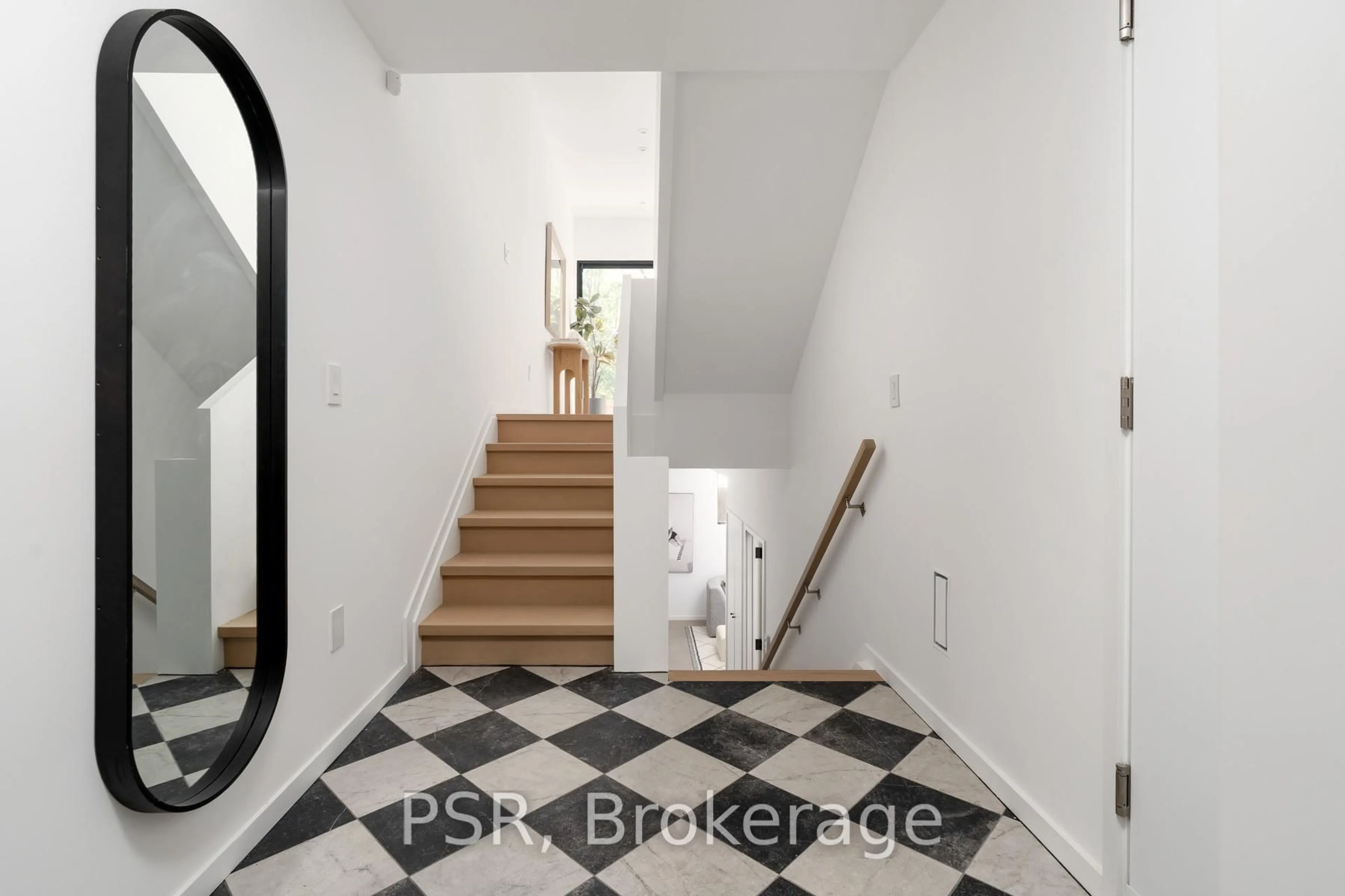 Stairs for 538 Duplex Ave, Toronto Ontario M4R 1E6