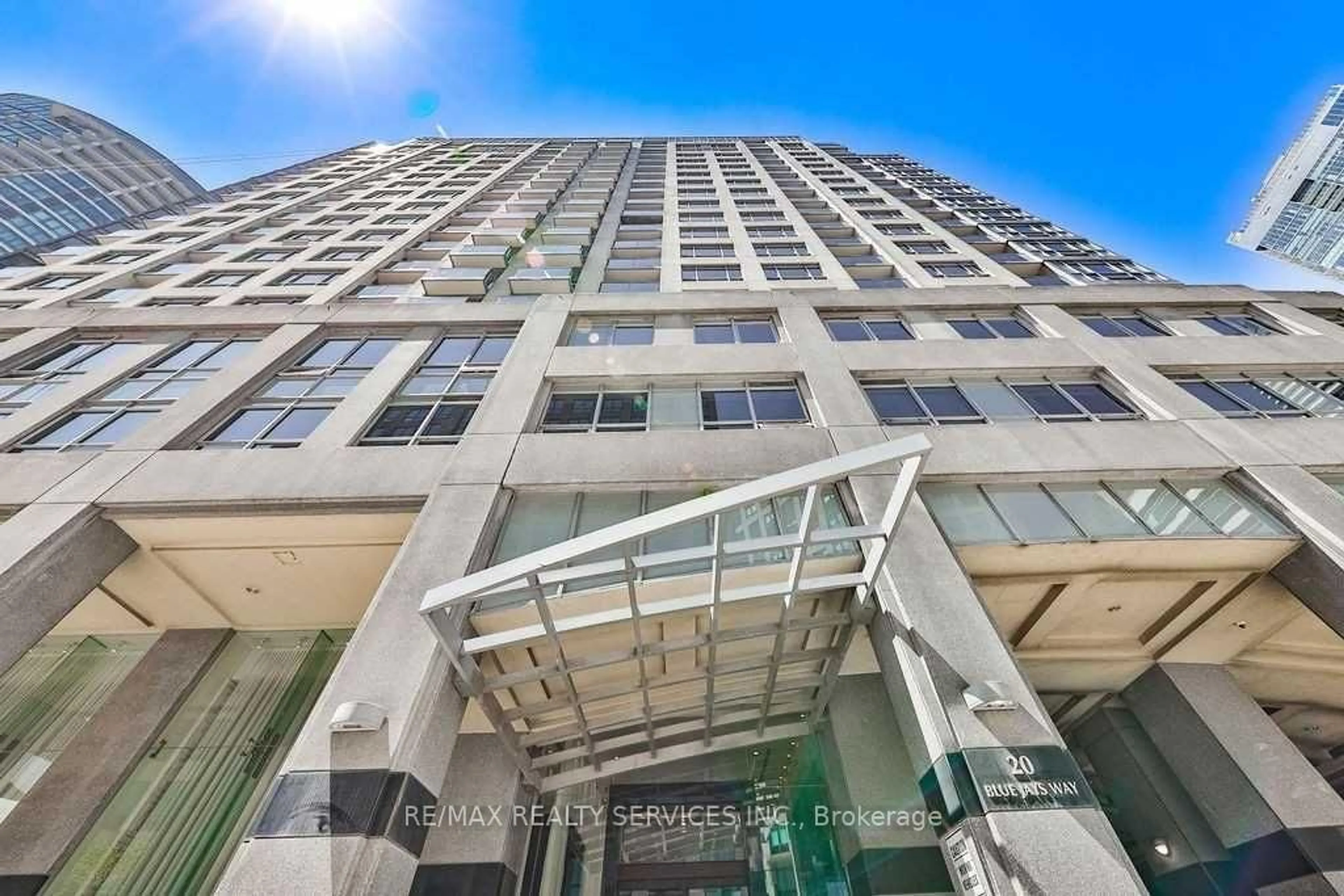 Indoor foyer for 20 Blue Jays Way, Toronto Ontario M5V 3W6
