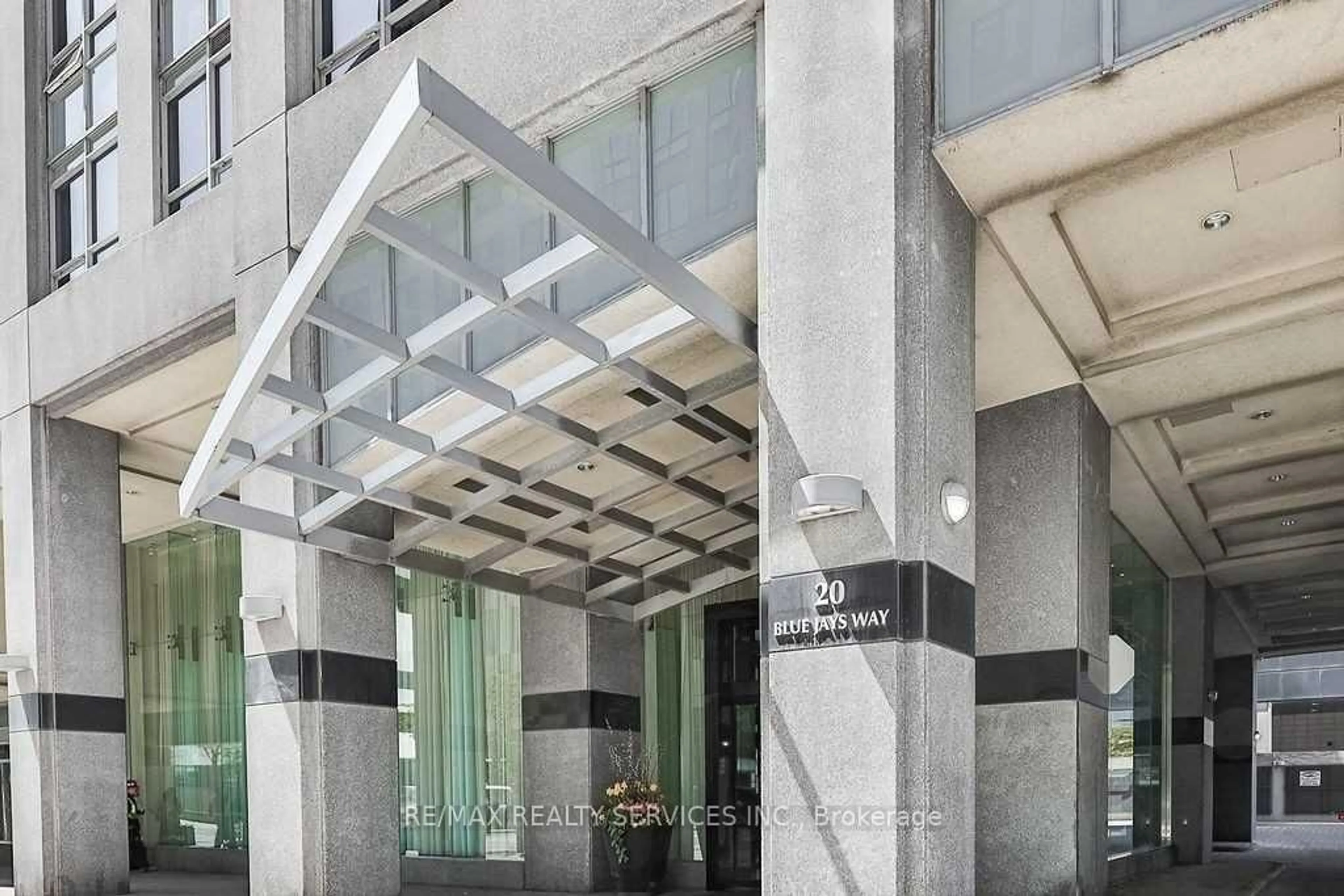 Indoor foyer for 20 Blue Jays Way, Toronto Ontario M5V 3W6