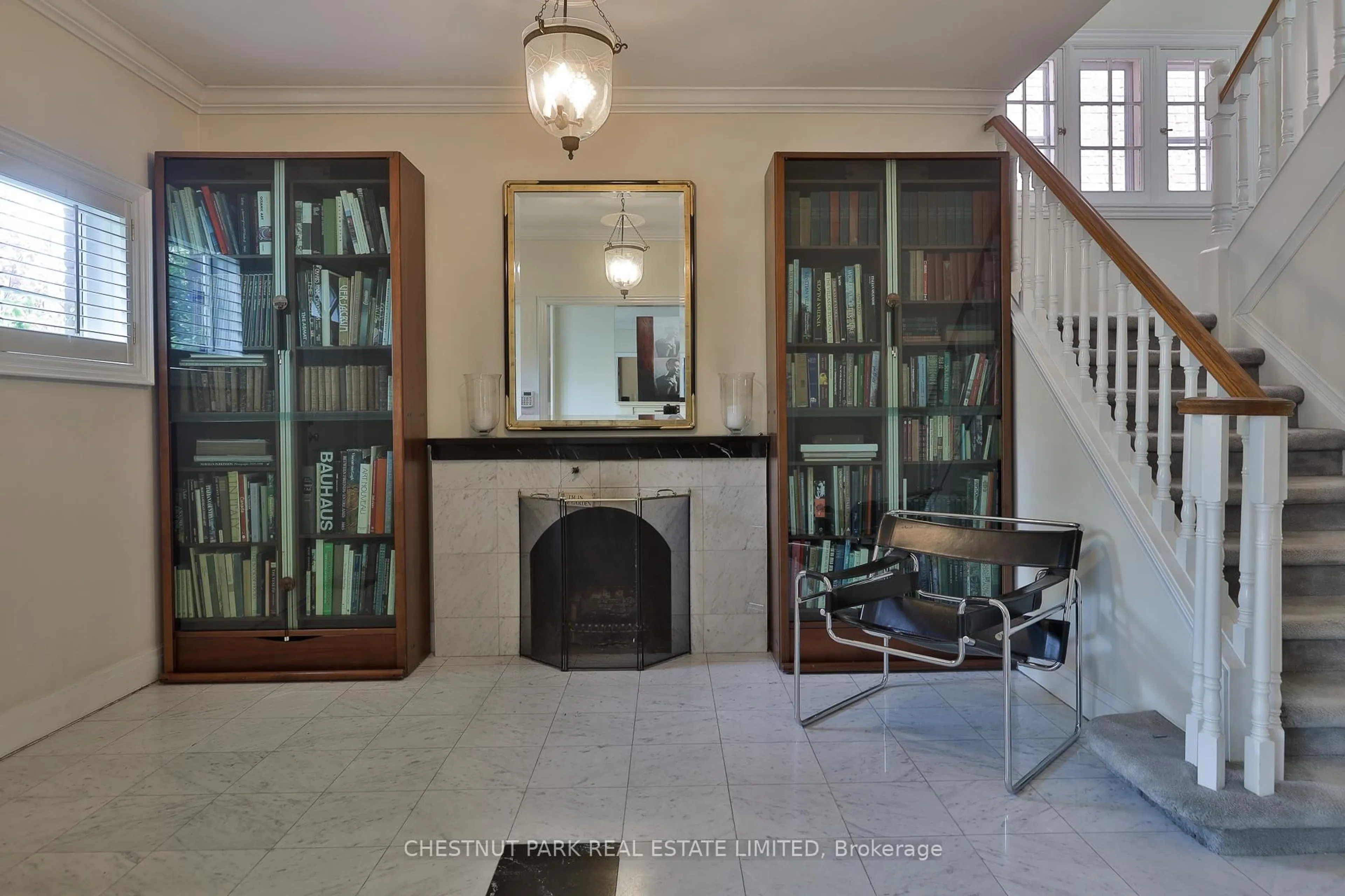 Indoor foyer for 97 Farnham Ave, Toronto Ontario M4V 1H6