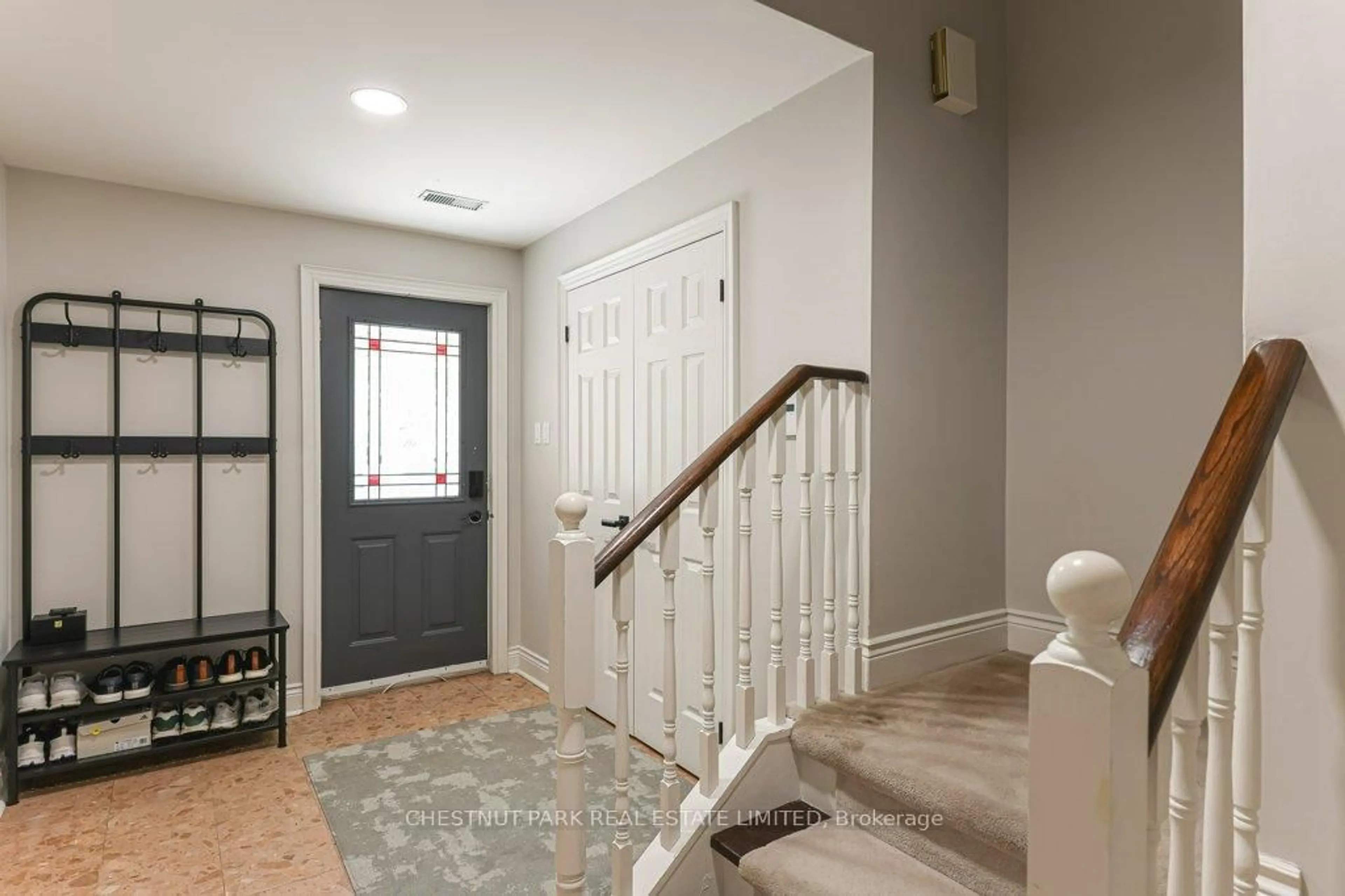 Indoor entryway for 76 Davisville Ave, Toronto Ontario M4S 1E8