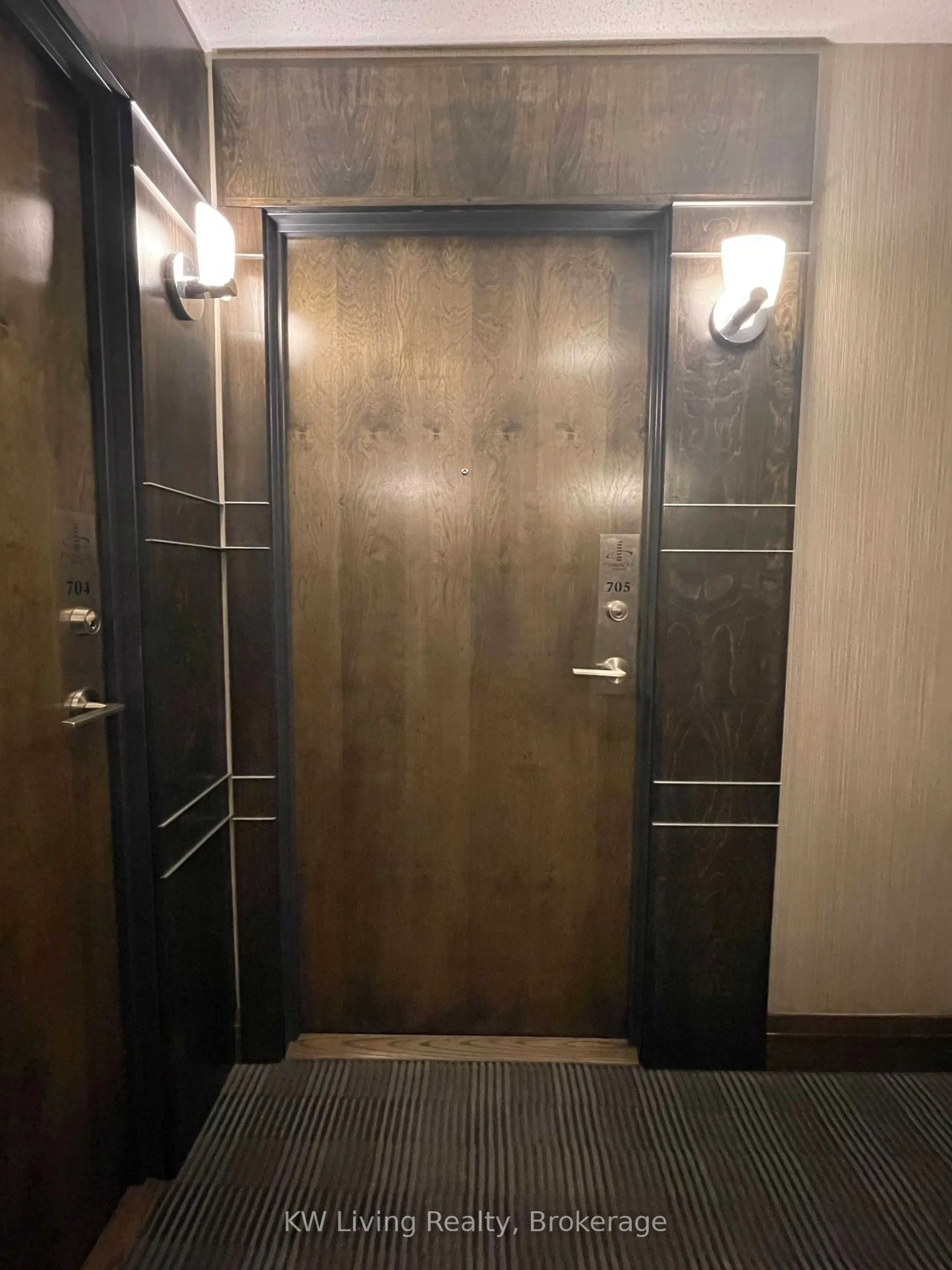 Indoor foyer for 33 Bay St #705, Toronto Ontario M5J 2Z3