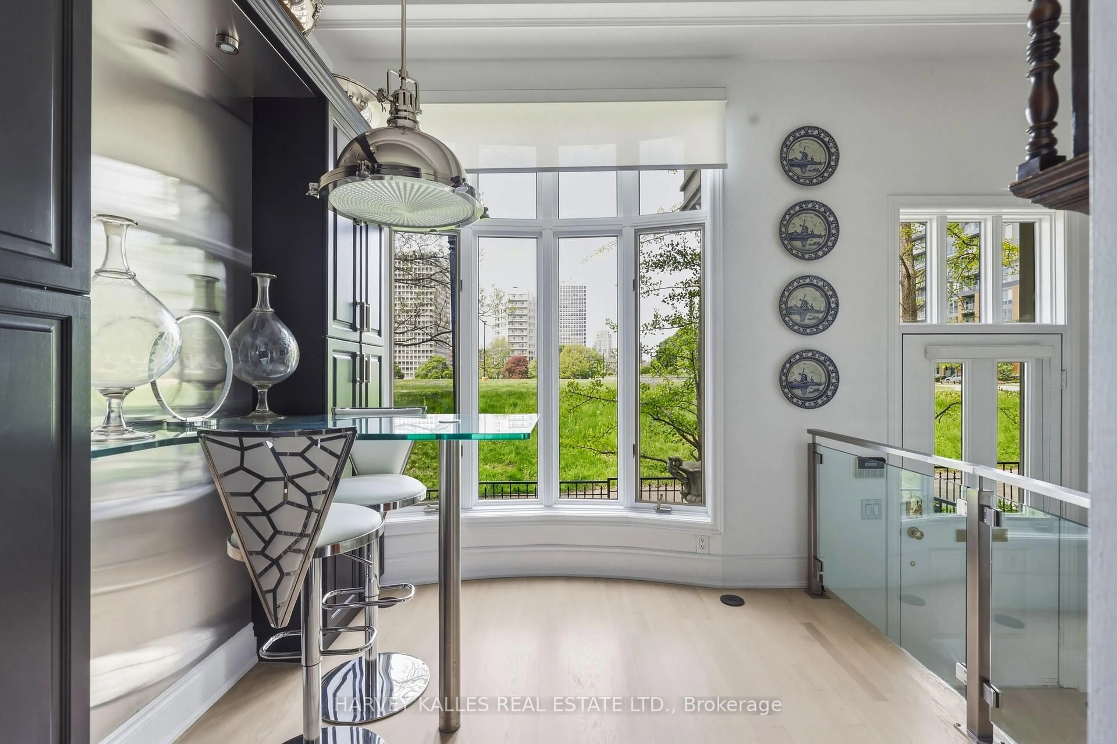 Contemporary kitchen, ceramic/tile floor for 260 Russell Hill Rd #21, Toronto Ontario M4V 2T3