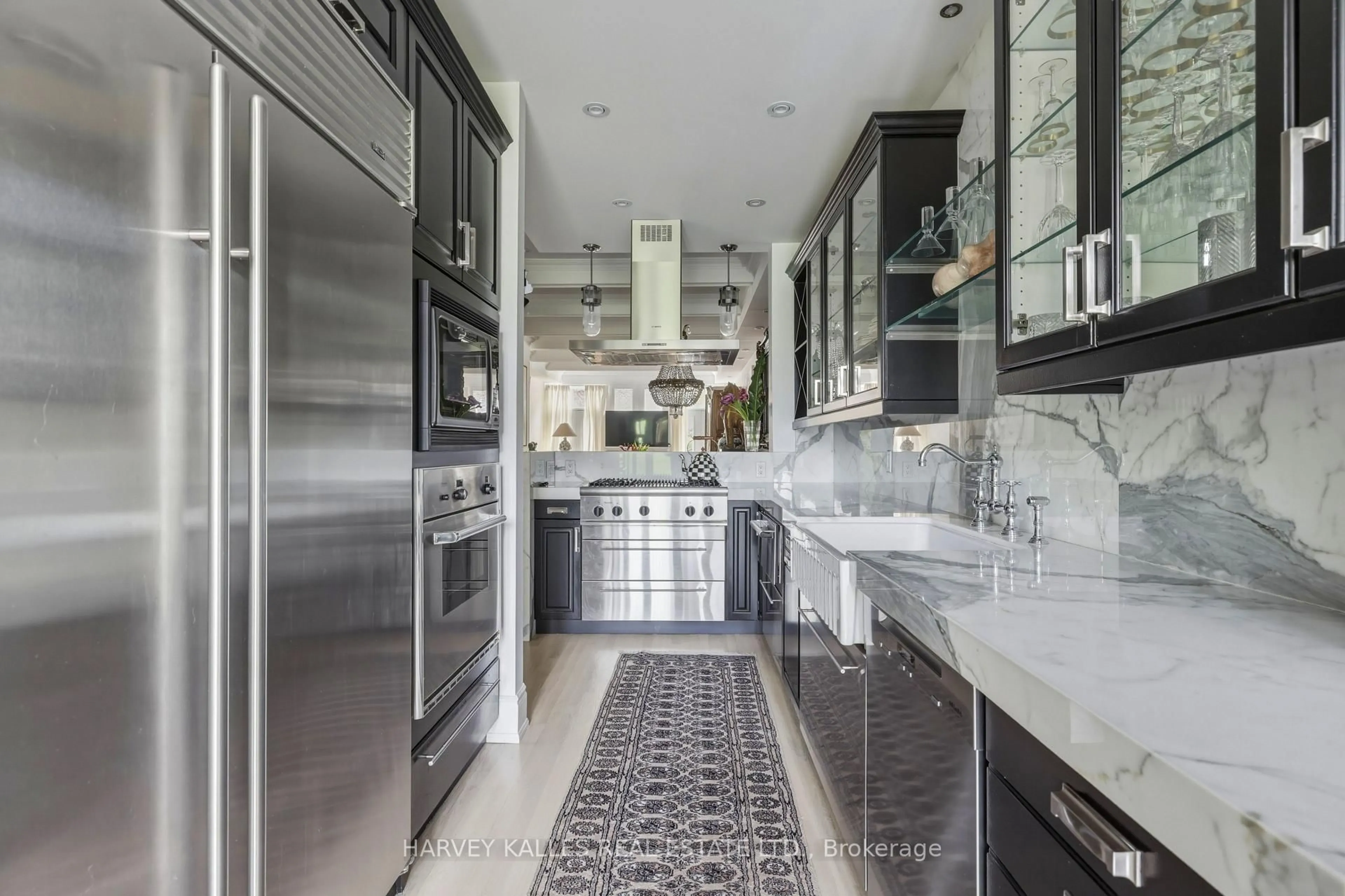 Contemporary kitchen, ceramic/tile floor for 260 Russell Hill Rd #21, Toronto Ontario M4V 2T3