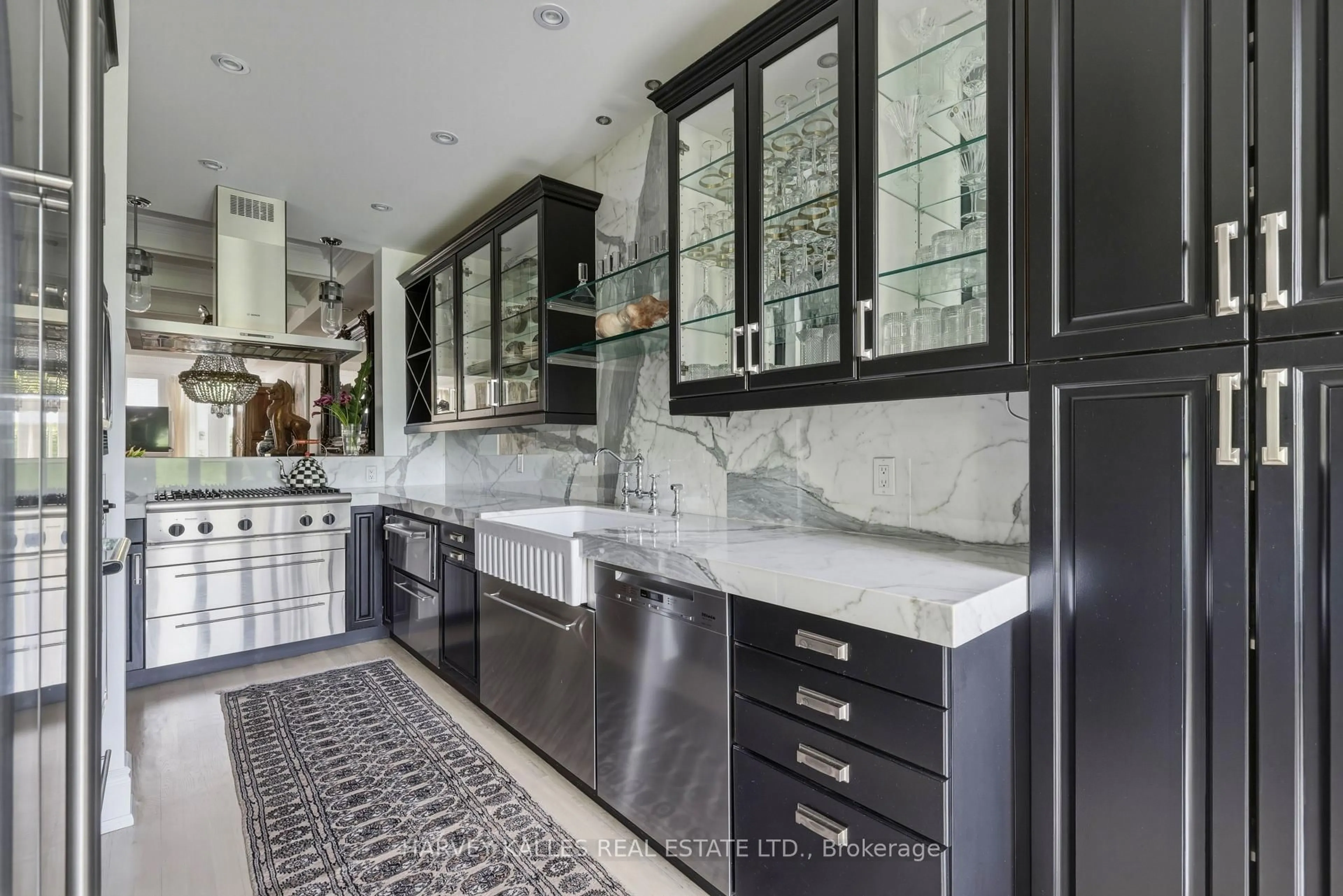 Contemporary kitchen, ceramic/tile floor for 260 Russell Hill Rd #21, Toronto Ontario M4V 2T3