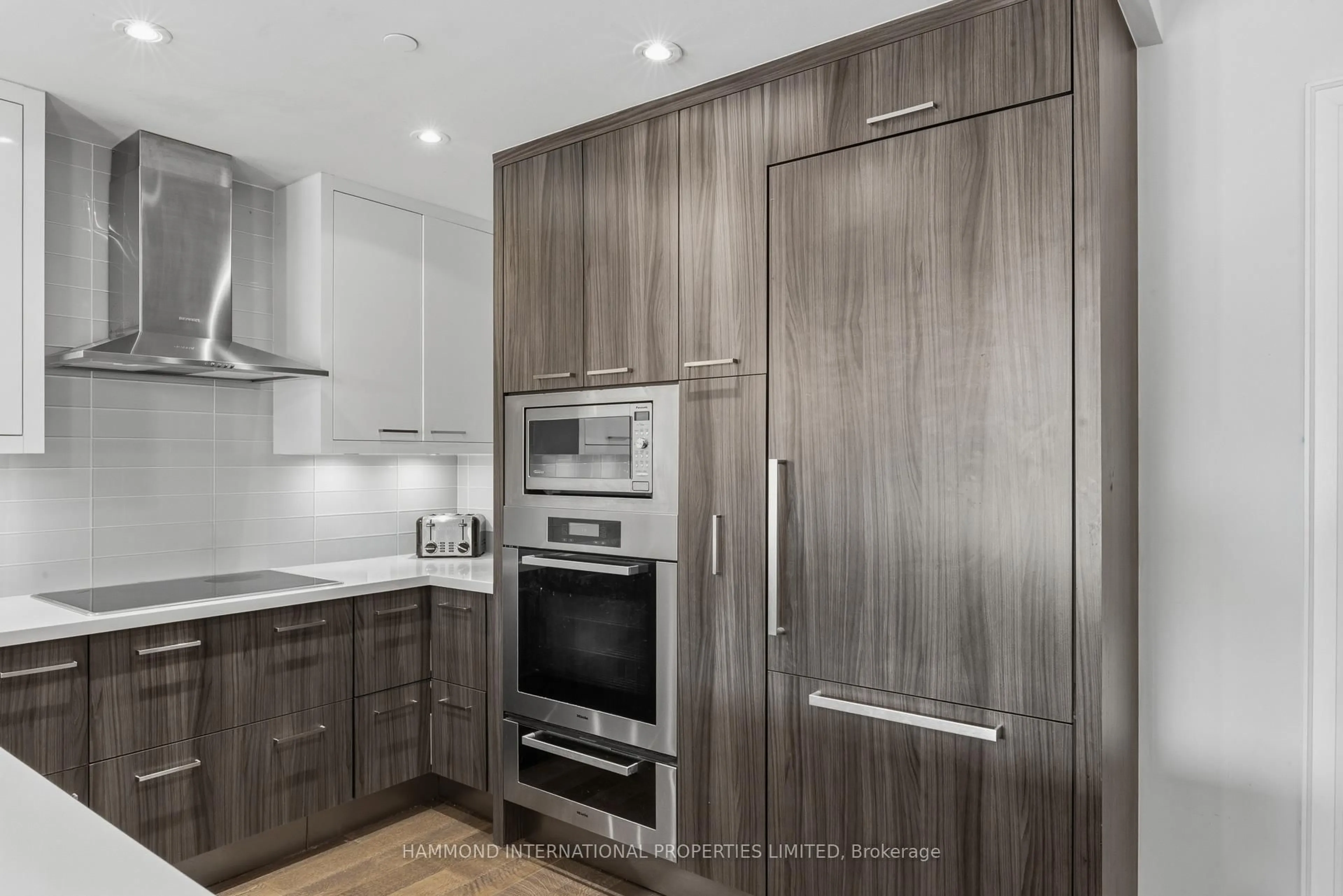 Unknown for 1888 Bayview Ave #205, Toronto Ontario M4G 0A7