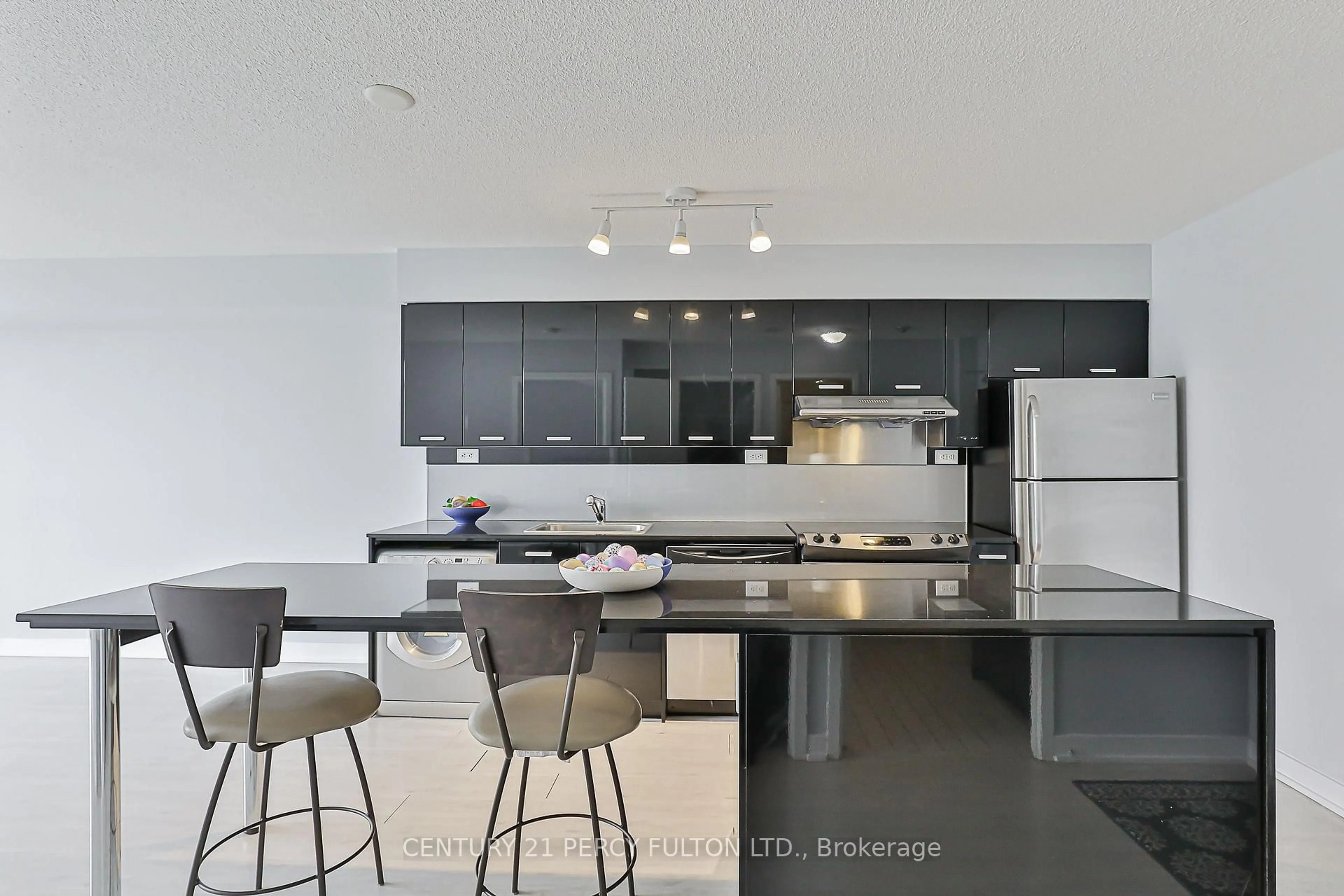 Open concept kitchen, unknown for 19 Singer Crt #1612, Toronto Ontario M2K 0B2