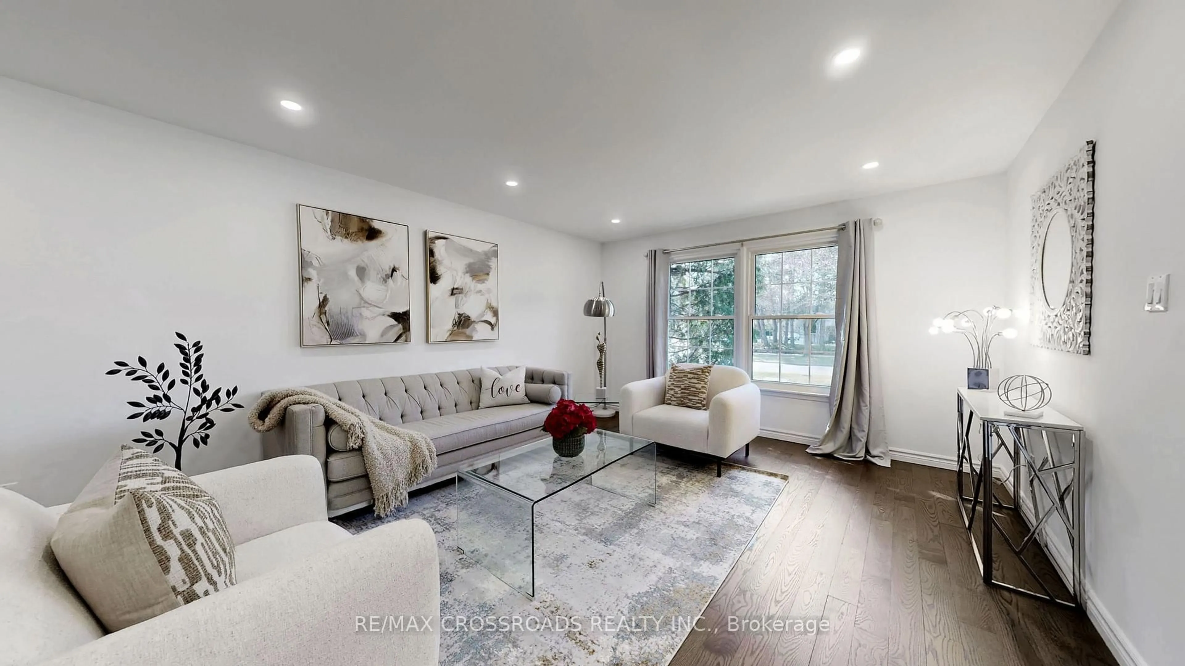 Living room with furniture, wood/laminate floor for 349 Banbury Rd, Toronto Ontario M2L 2V2
