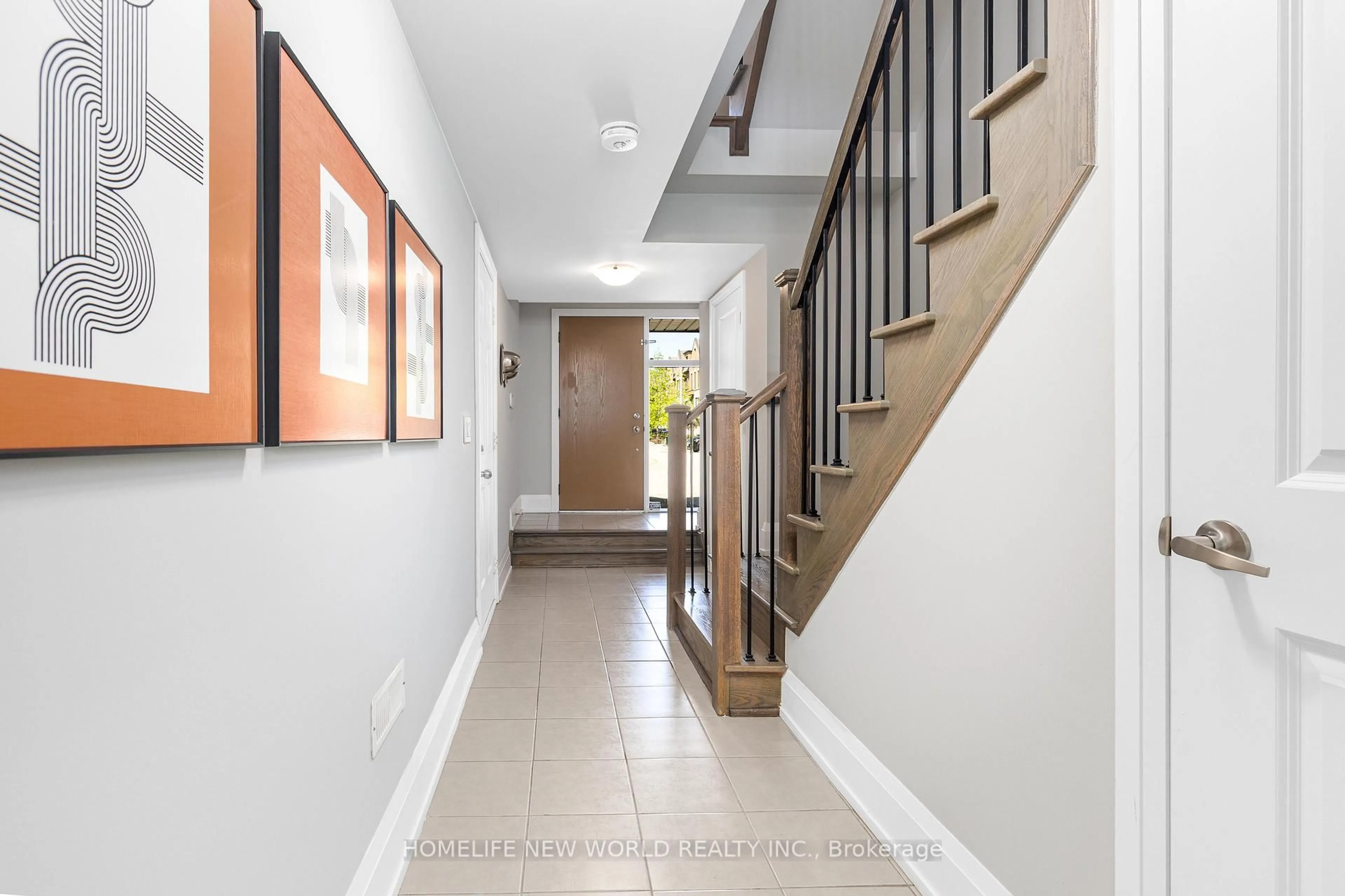 Indoor foyer for 57 Kenneth Wood Cres, Toronto Ontario M2N 0K3