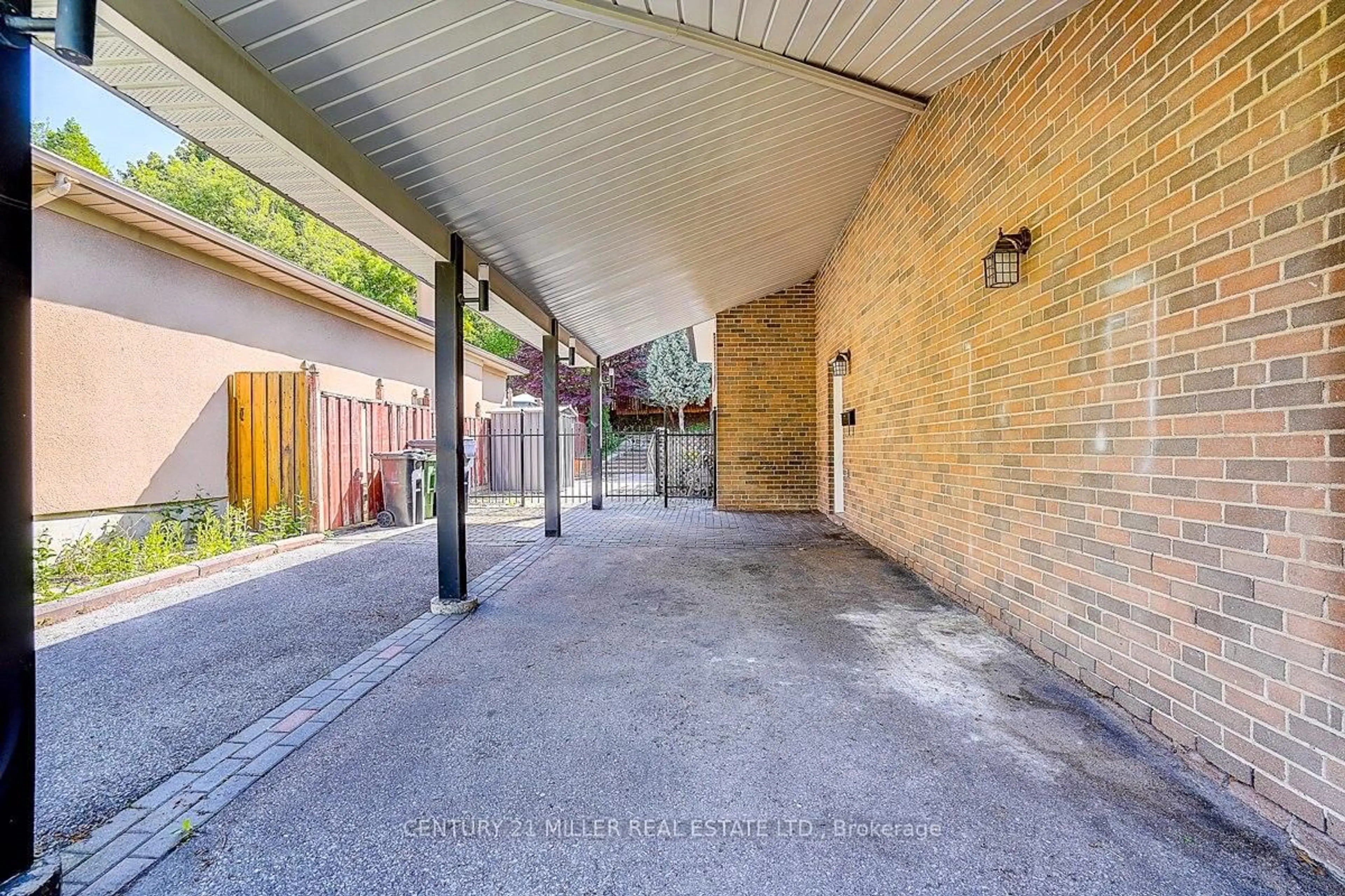 Patio, street for 37 DALLINGTON Dr, Toronto Ontario M2J 2G4