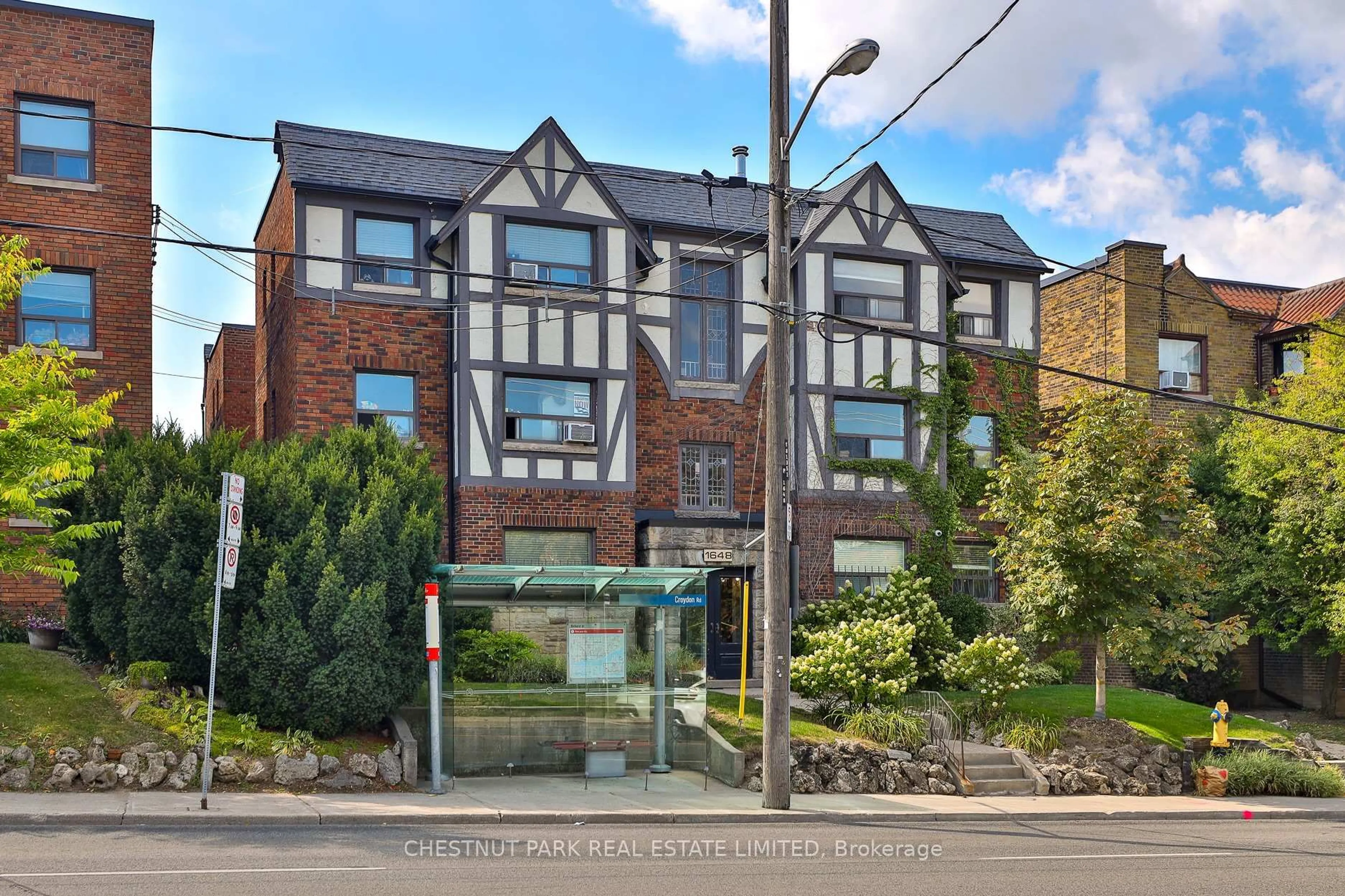 Home with brick exterior material, building for 1648 Bathurst St #5, Toronto Ontario M5P 3J7