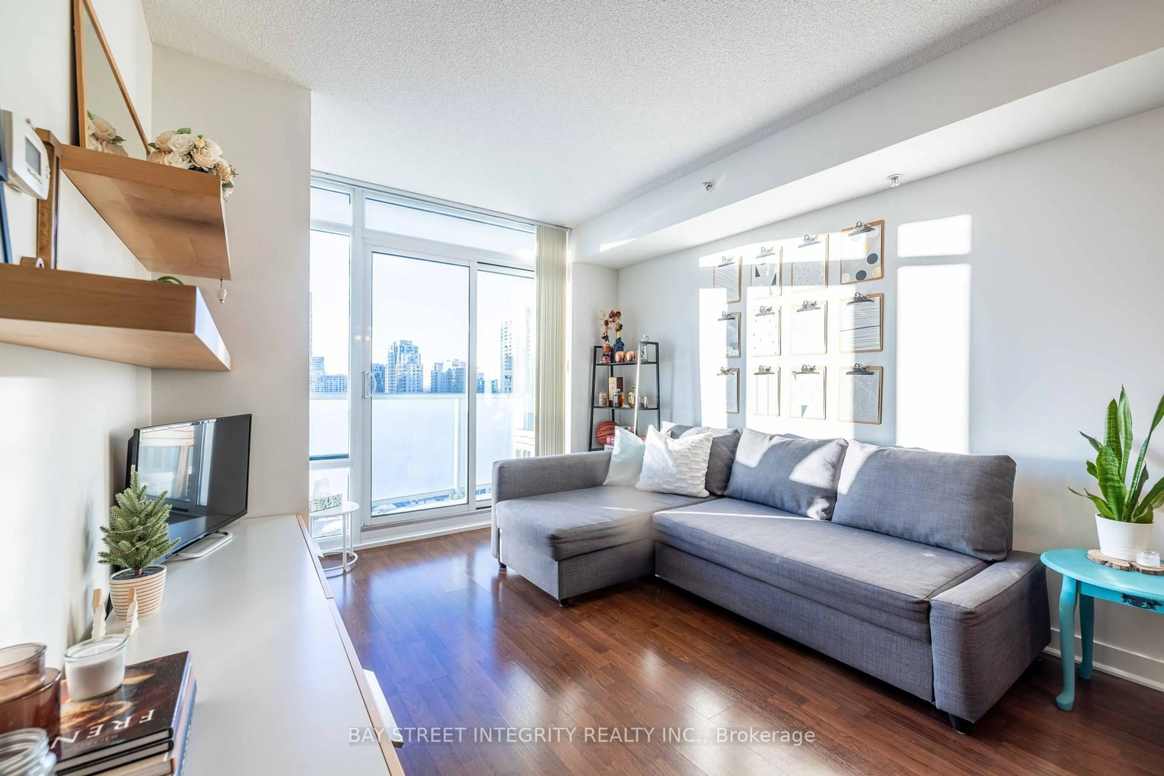Living room with furniture, unknown for 5740 Yonge St #1510, Toronto Ontario M2M 0B1