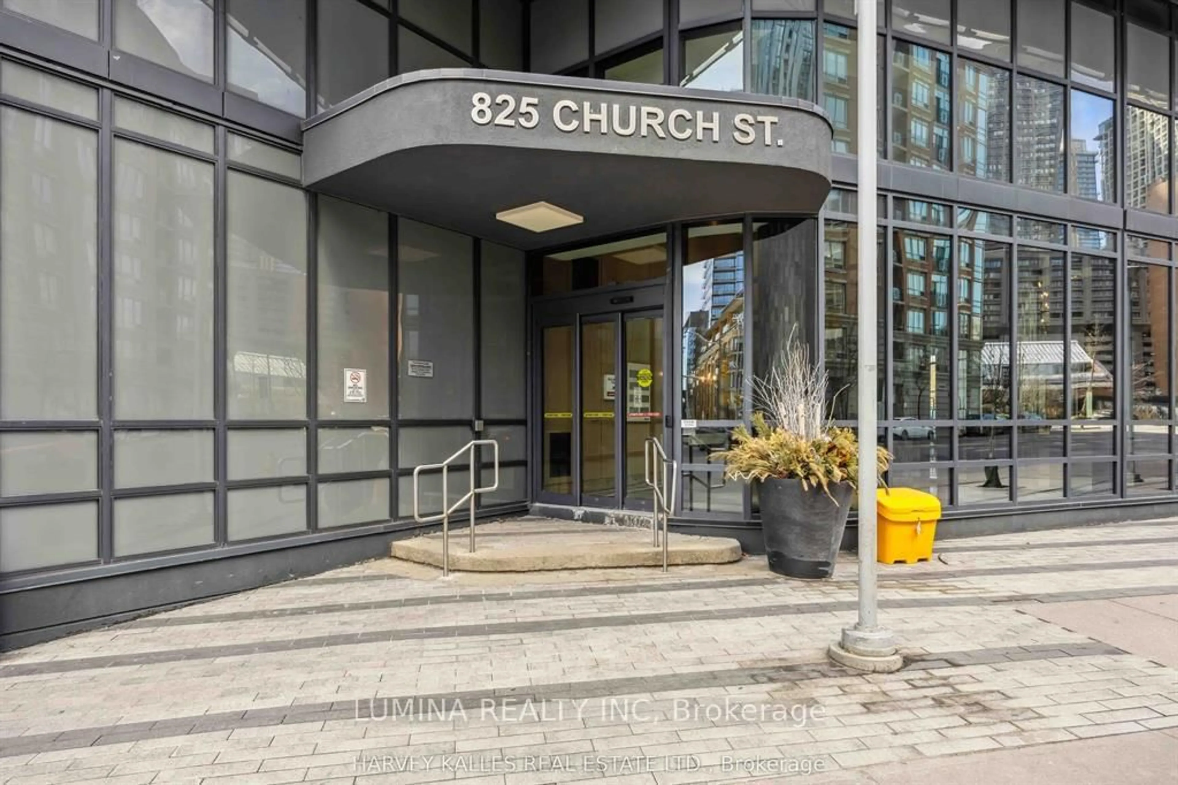Indoor foyer for 825 Church St #2509, Toronto Ontario M4W 3Z4