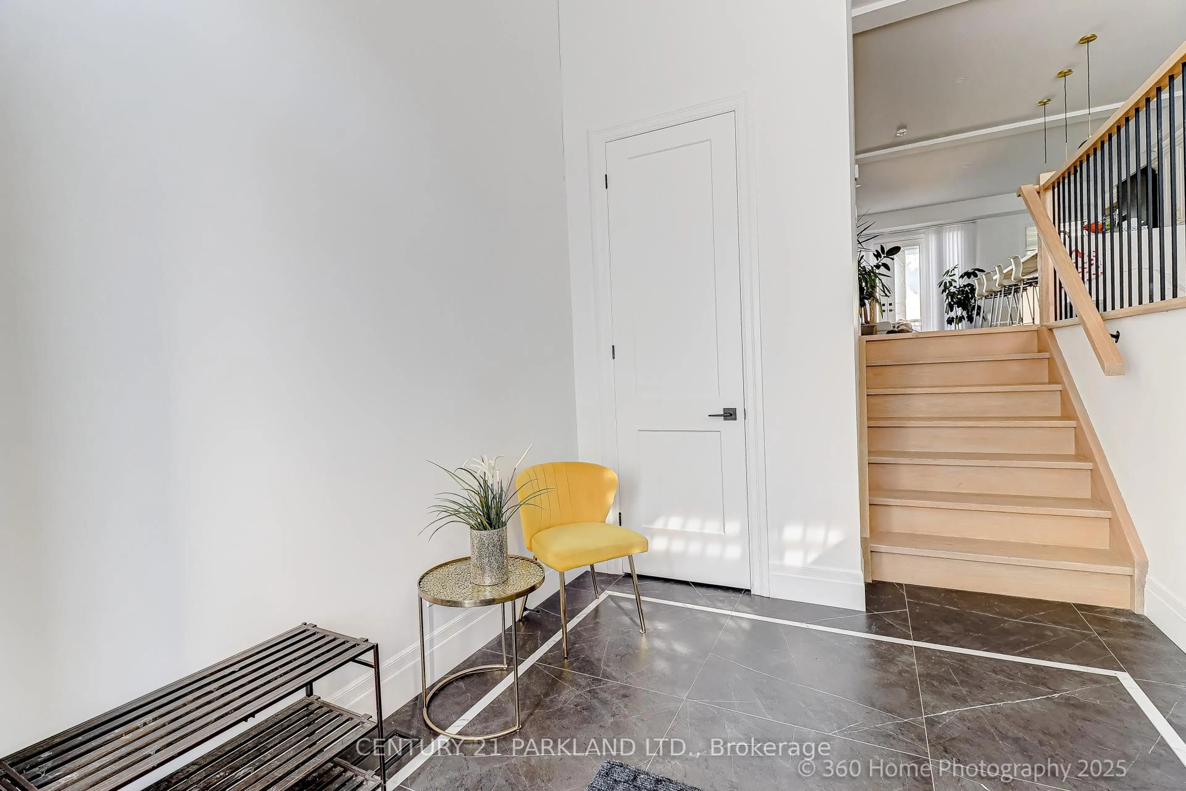 Indoor entryway for 30 Glen Echo Ave, Toronto Ontario M4N 2E1