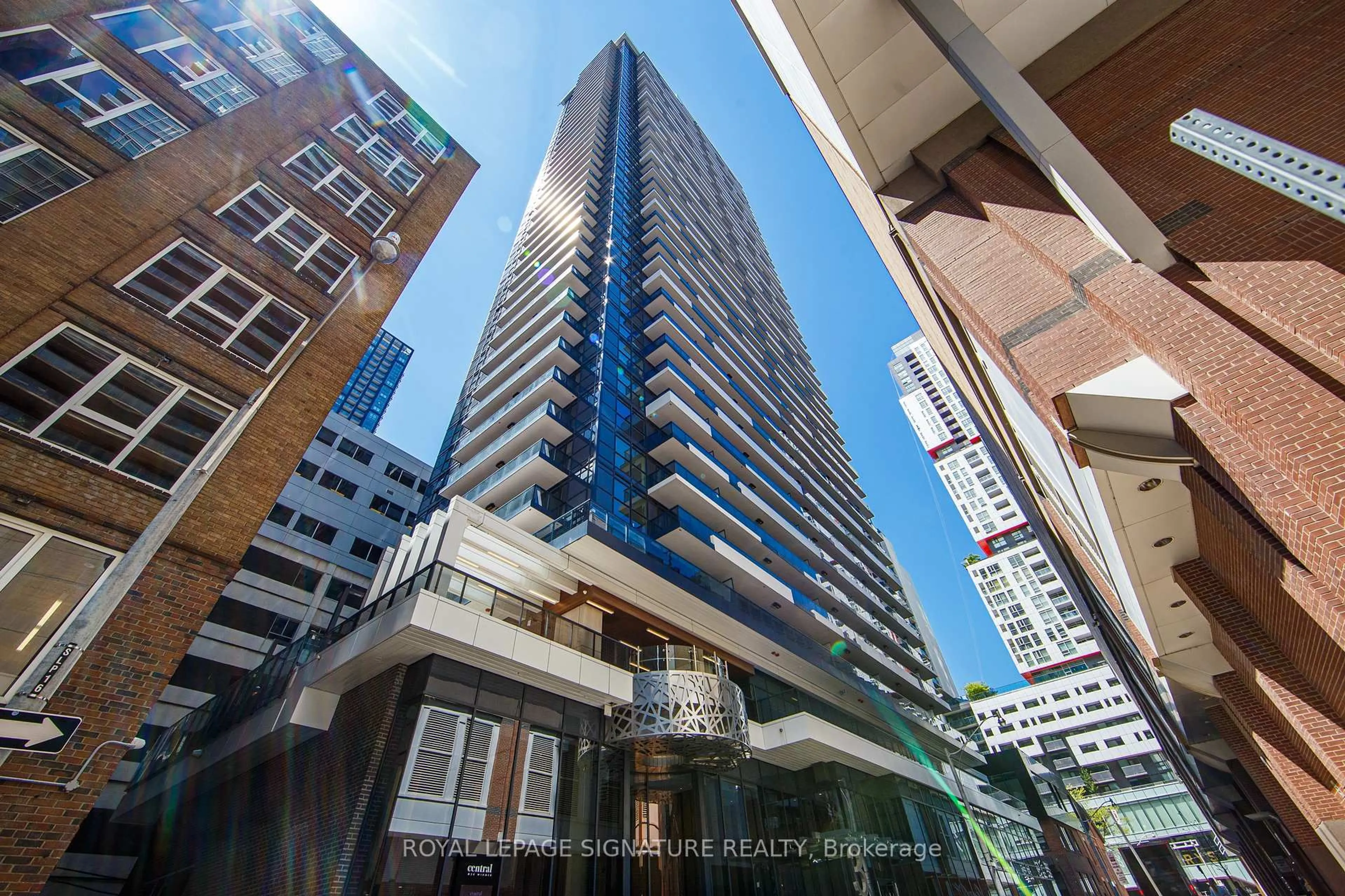 Indoor foyer for 38 Widmer St #706, Toronto Ontario M5V 0P7