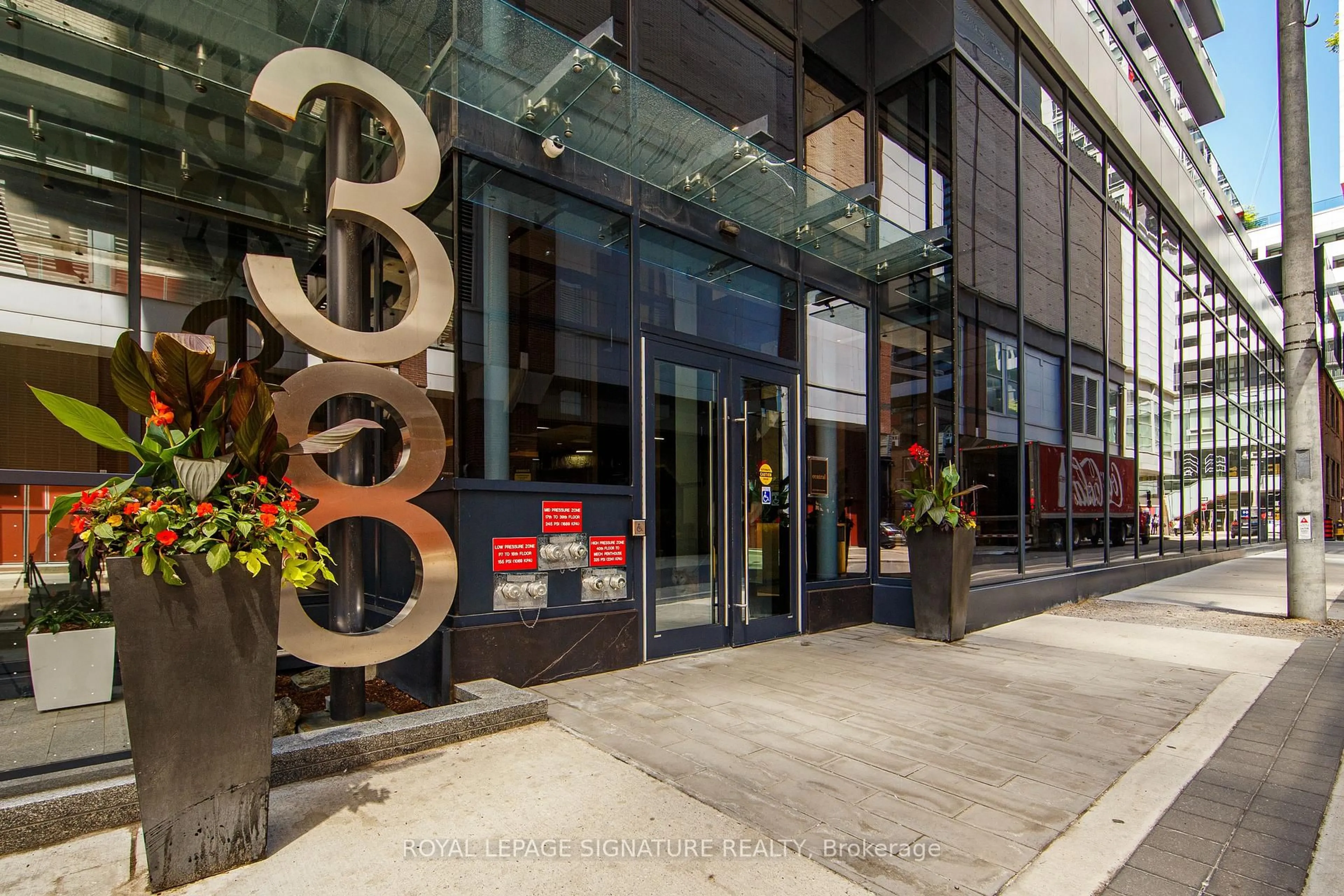 Unknown for 38 Widmer St #706, Toronto Ontario M5V 0P7