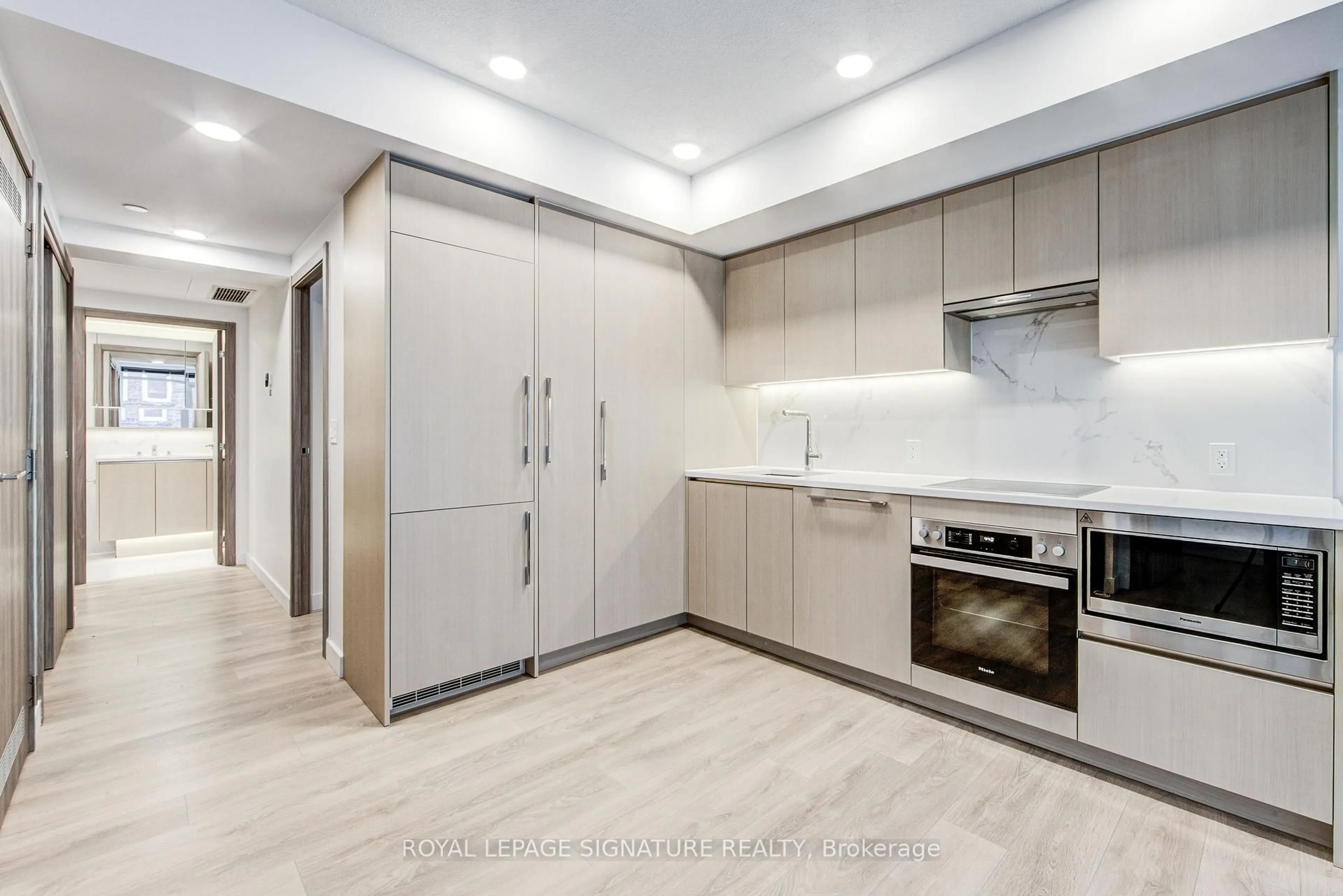 Standard kitchen, unknown for 38 Widmer St #706, Toronto Ontario M5V 0P7