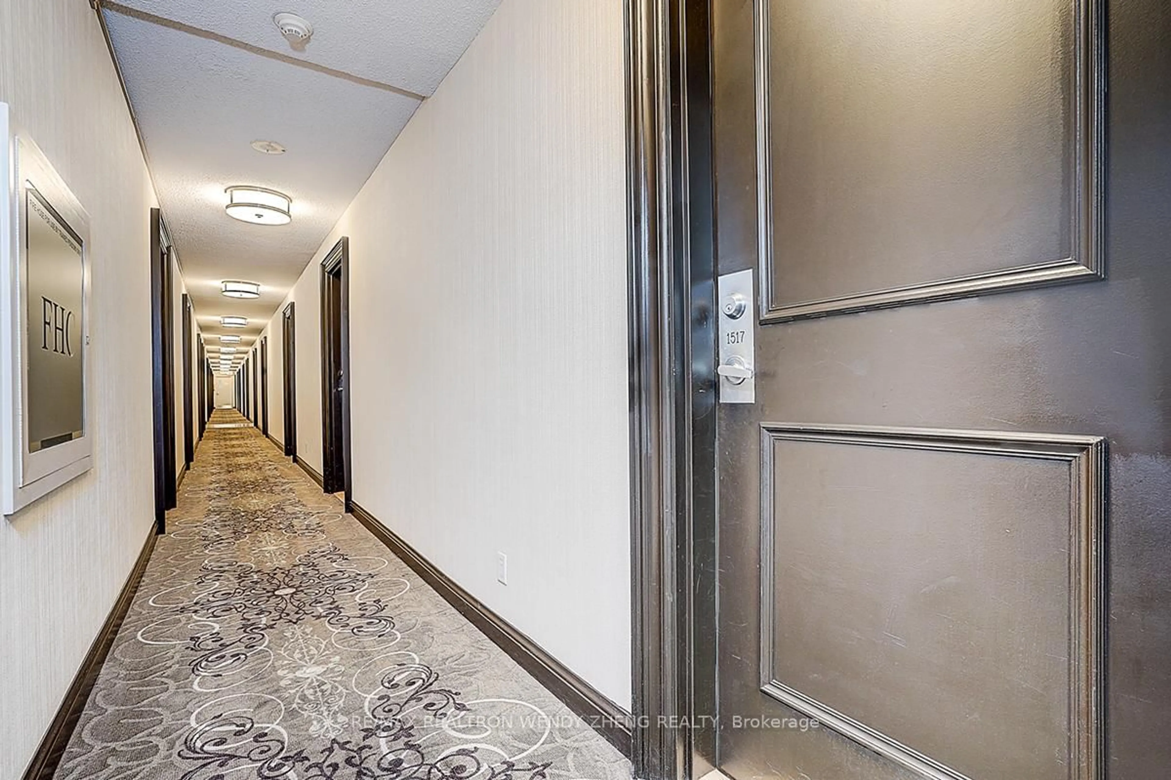 Indoor foyer for 28 Sommerset Way #1517, Toronto Ontario M2N 6W7