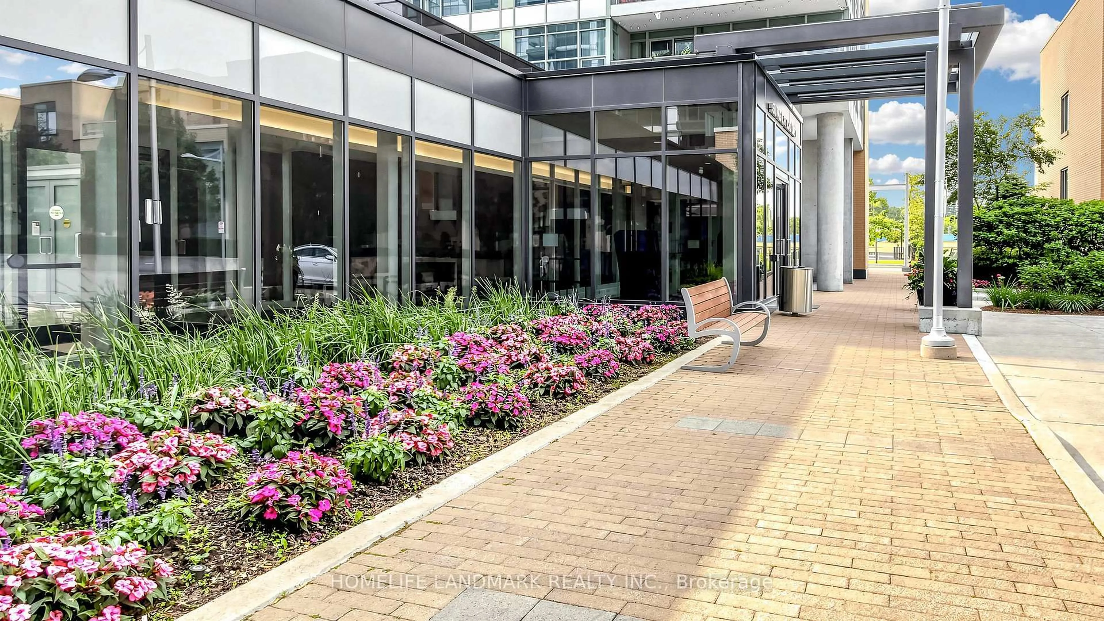 Patio, street for 19 Singer Crt #1509B, Toronto Ontario M2K 0B2