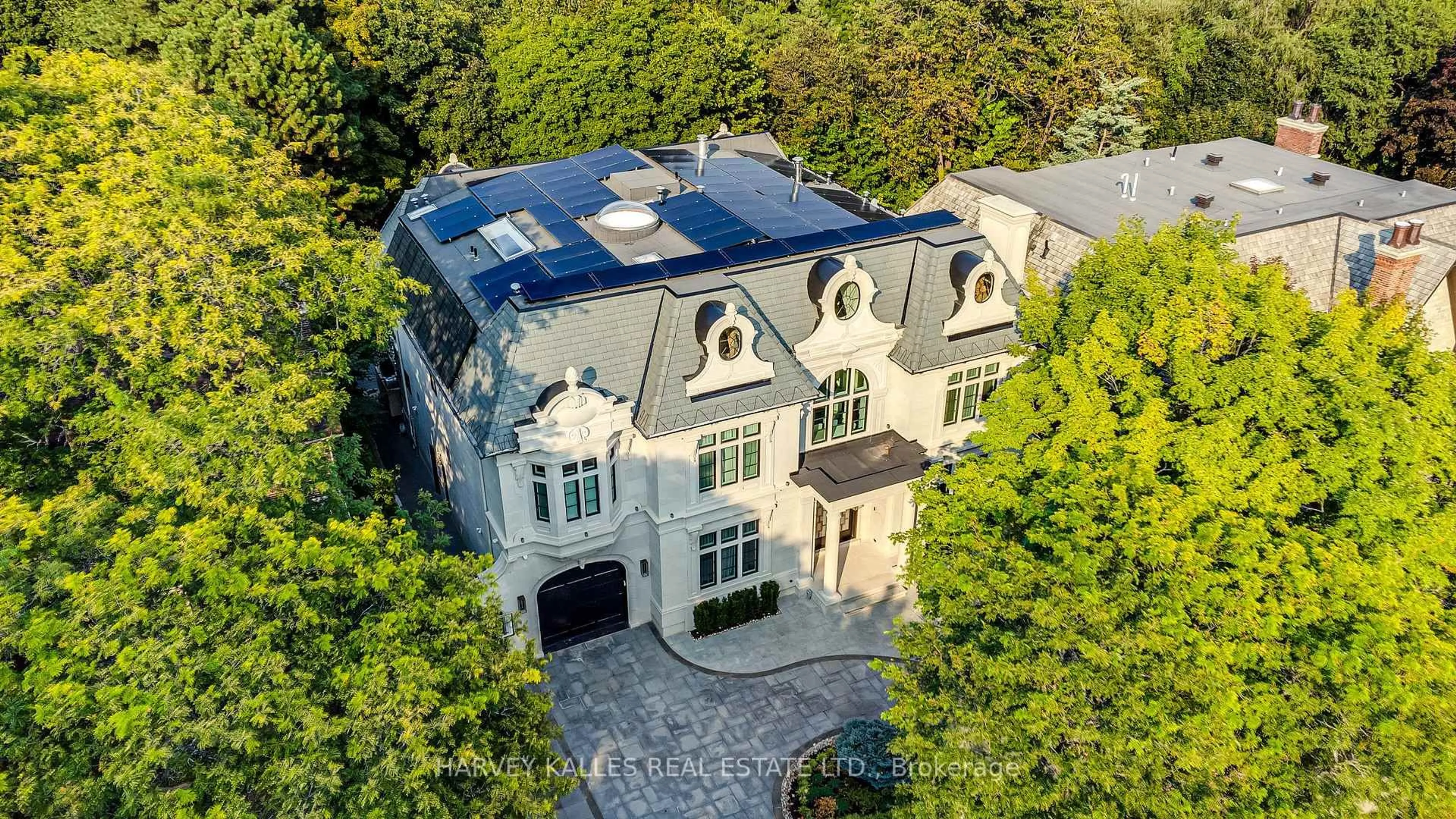 A pic from outside/outdoor area/front of a property/back of a property/a pic from drone, building for 34 Medalist Rd, Toronto Ontario M2P 1Y5