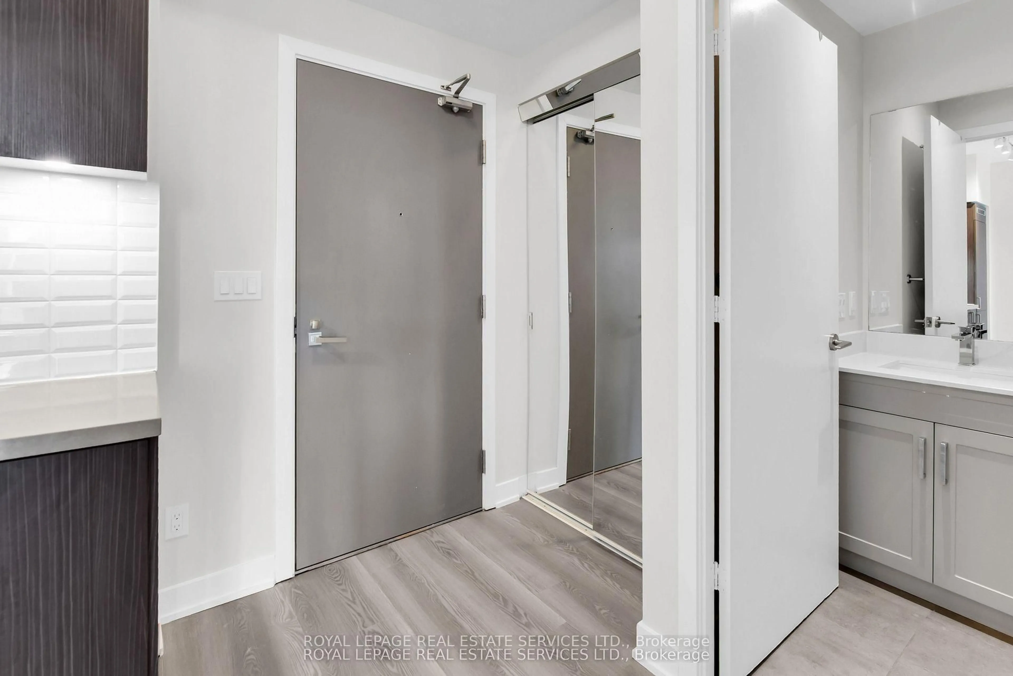 Unknown for 501 St Clair Ave #1104, Toronto Ontario M5P 0A2