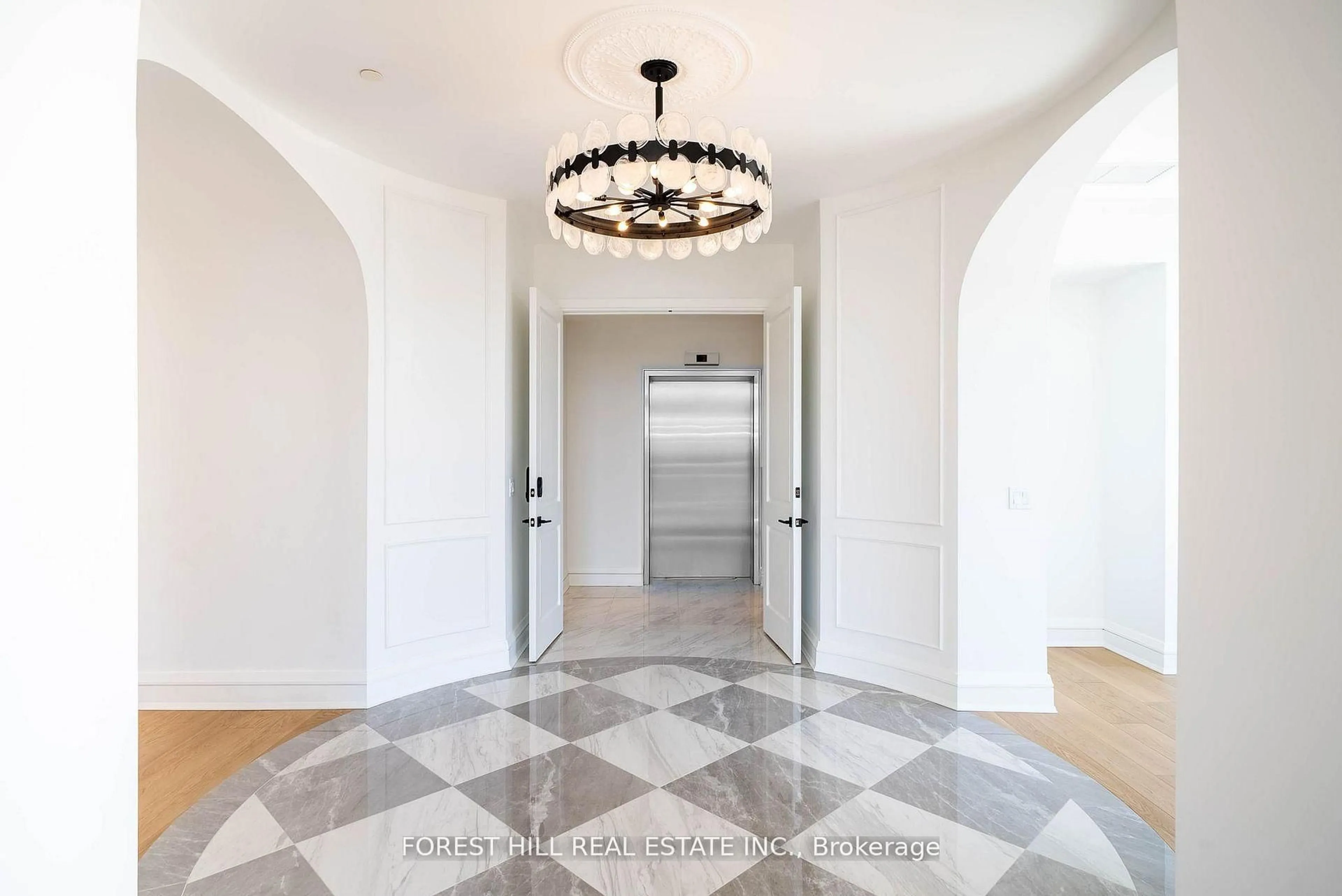 Indoor foyer for 2010 Bathurst St #6A, Toronto Ontario M5P 0A8