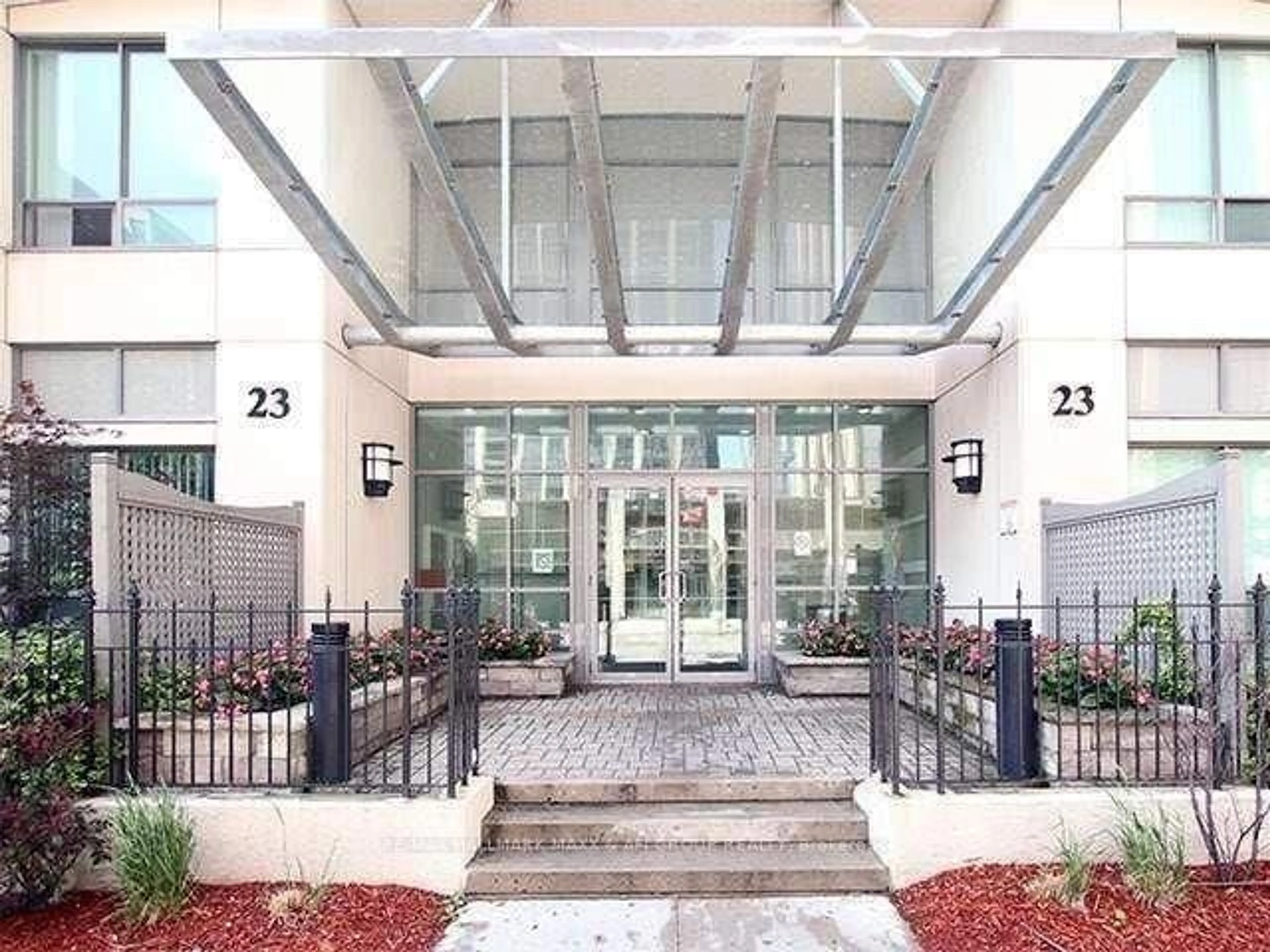Indoor foyer for 23 Hollywood Ave #3309, Toronto Ontario M4L 2K4