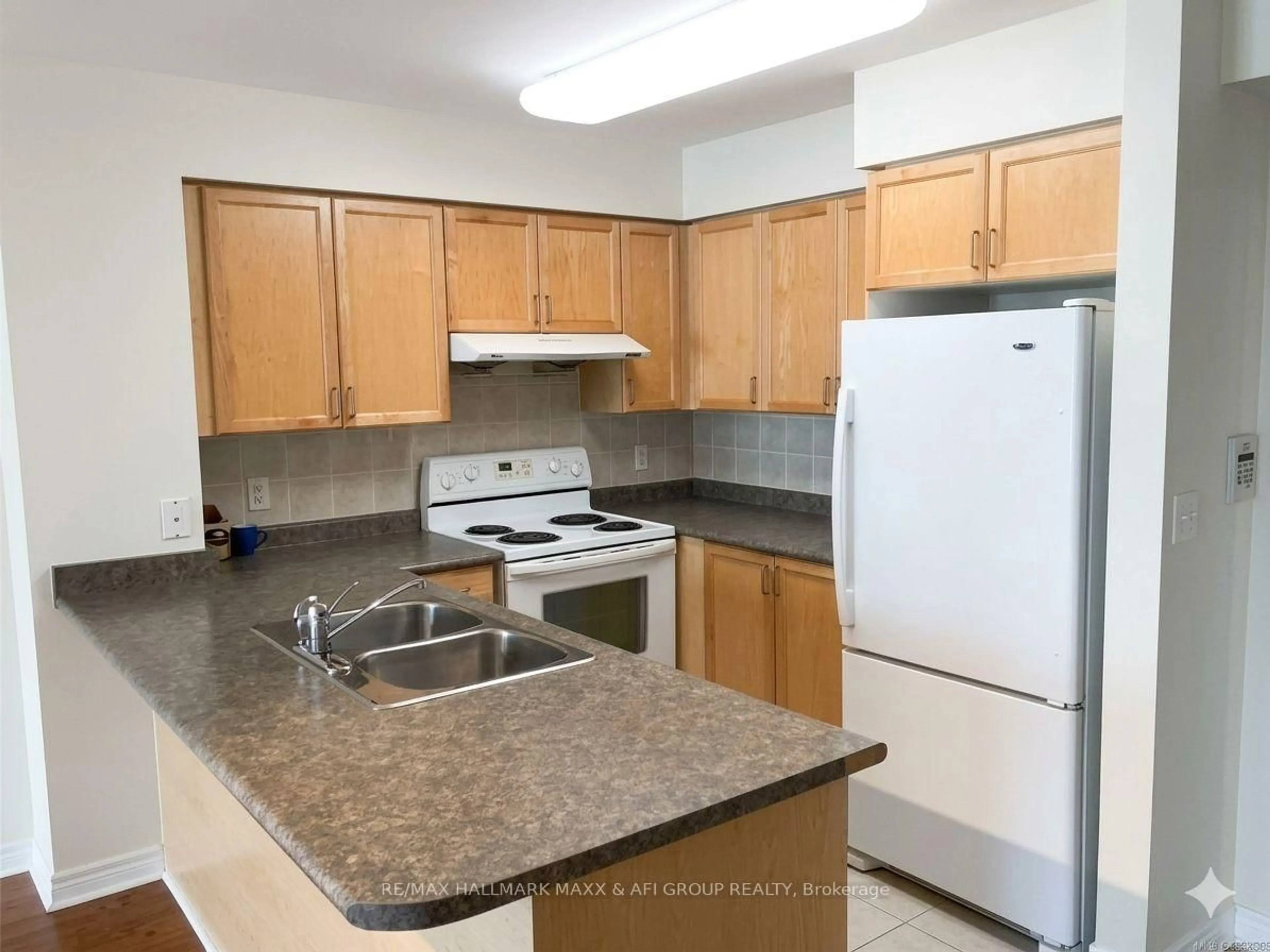 Standard kitchen, unknown for 23 Hollywood Ave #3309, Toronto Ontario M4L 2K4