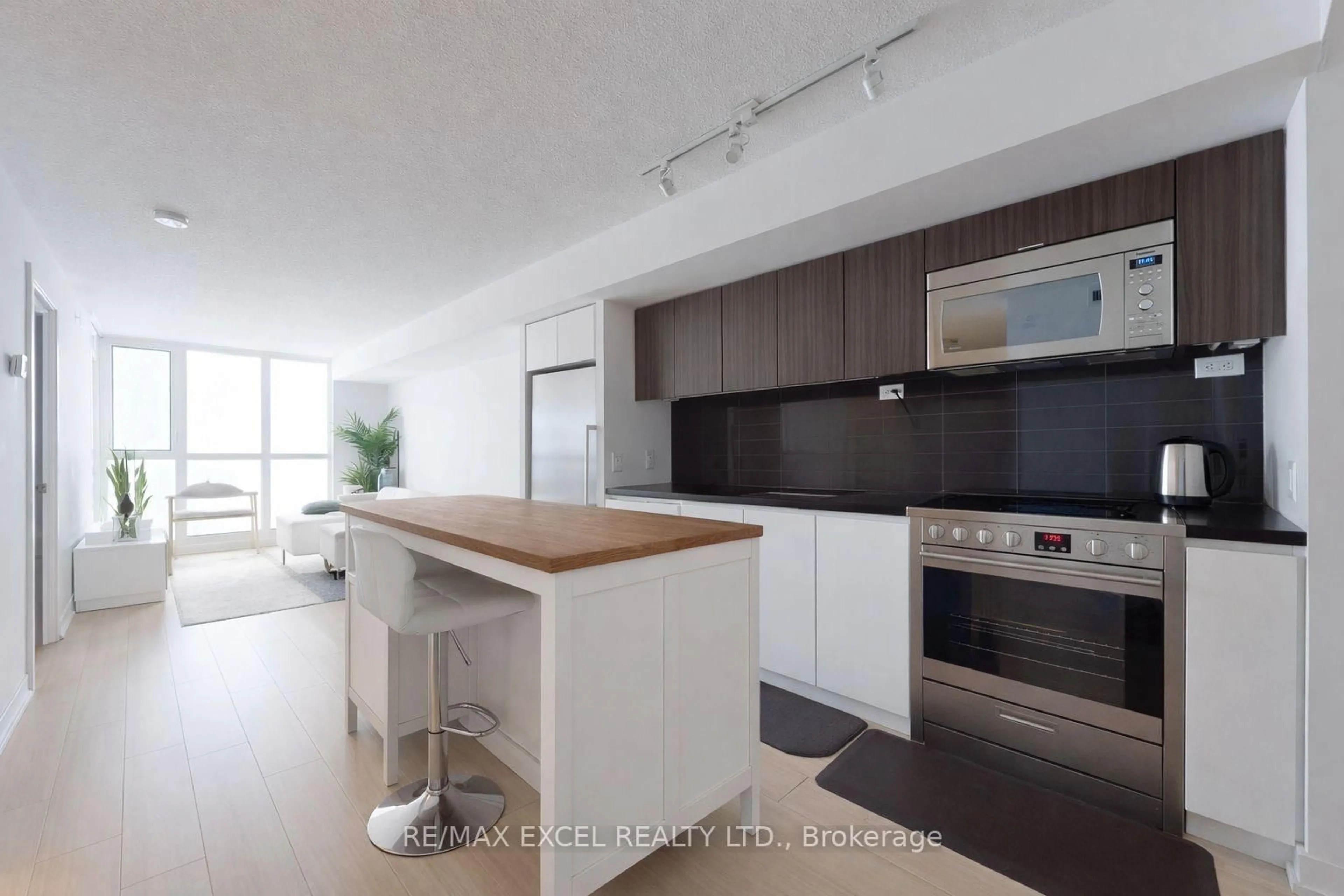 Open concept kitchen, unknown for 75 Queens Wharf Rd #1606, Toronto Ontario M5V 0J8