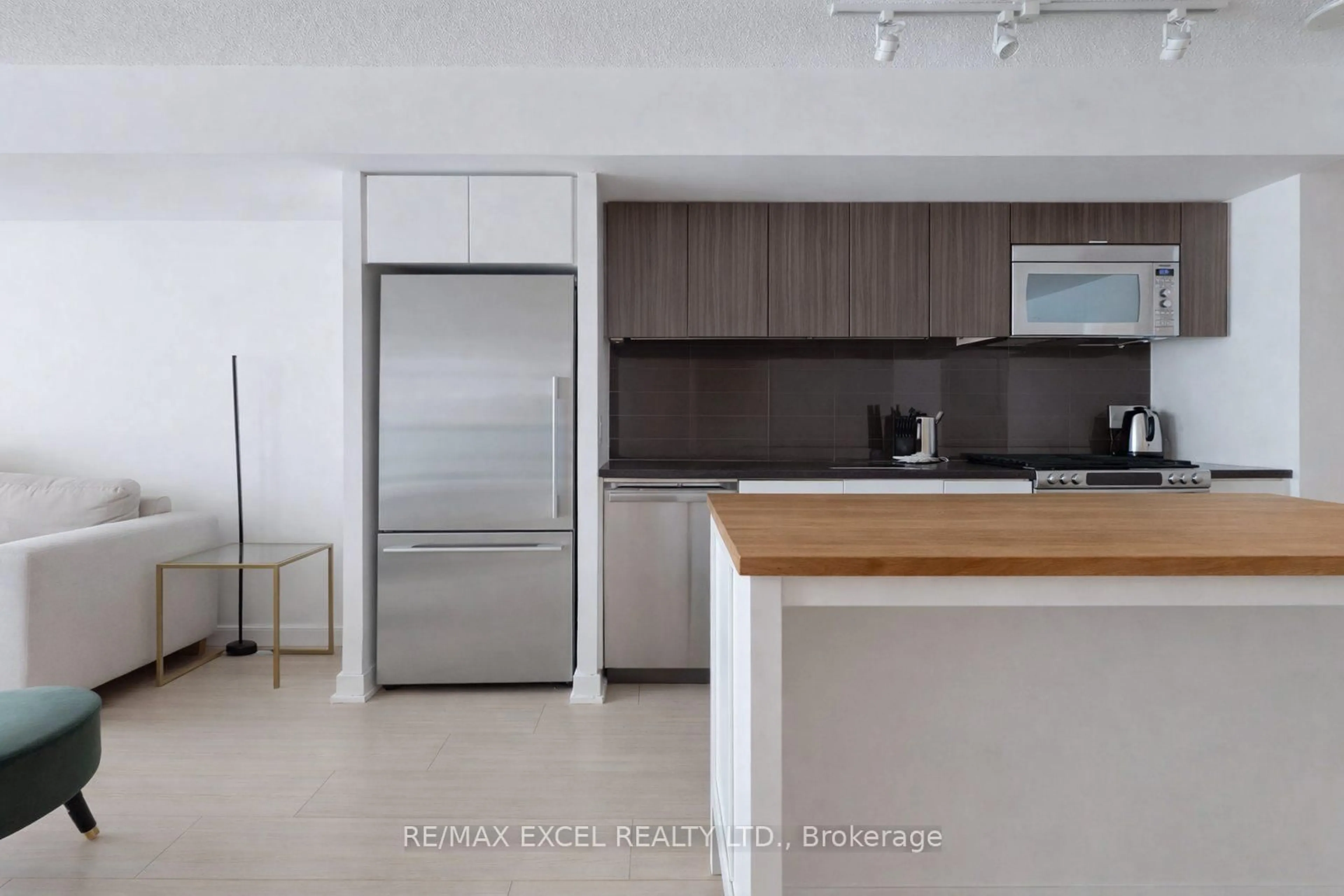 Open concept kitchen, unknown for 75 Queens Wharf Rd #1606, Toronto Ontario M5V 0J8