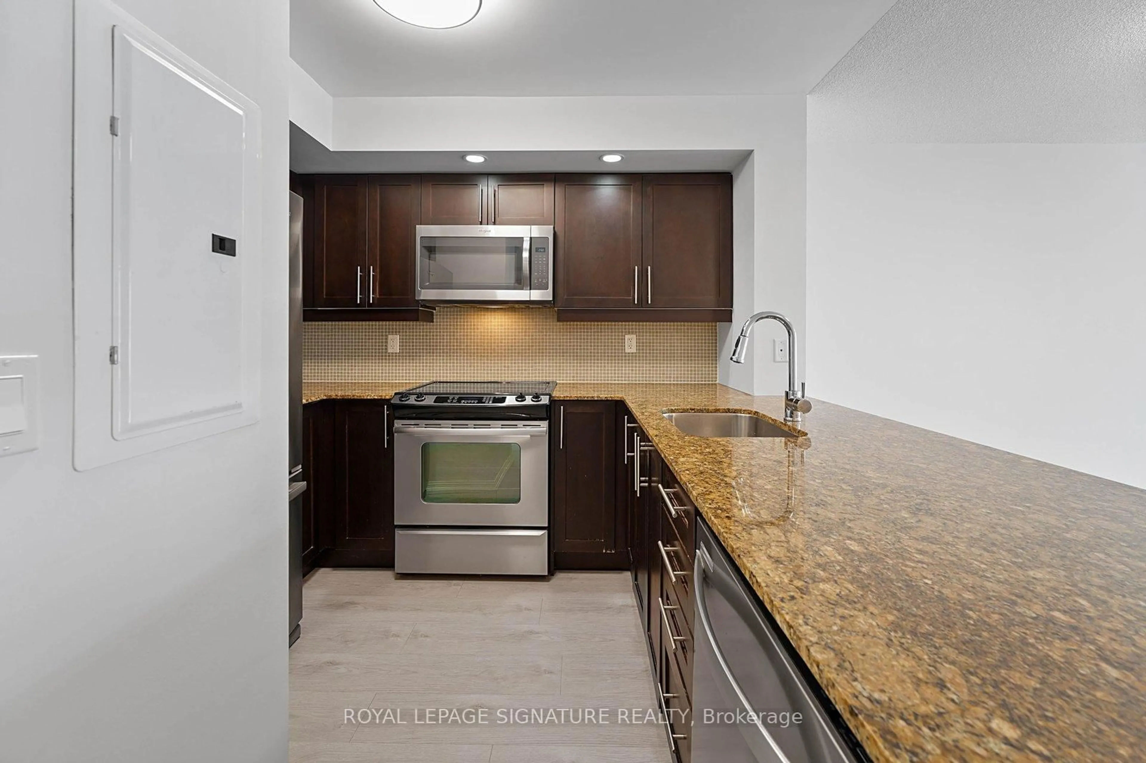 Standard kitchen, ceramic/tile floor for 85 East Liberty St #519, Toronto Ontario M6K 3R4