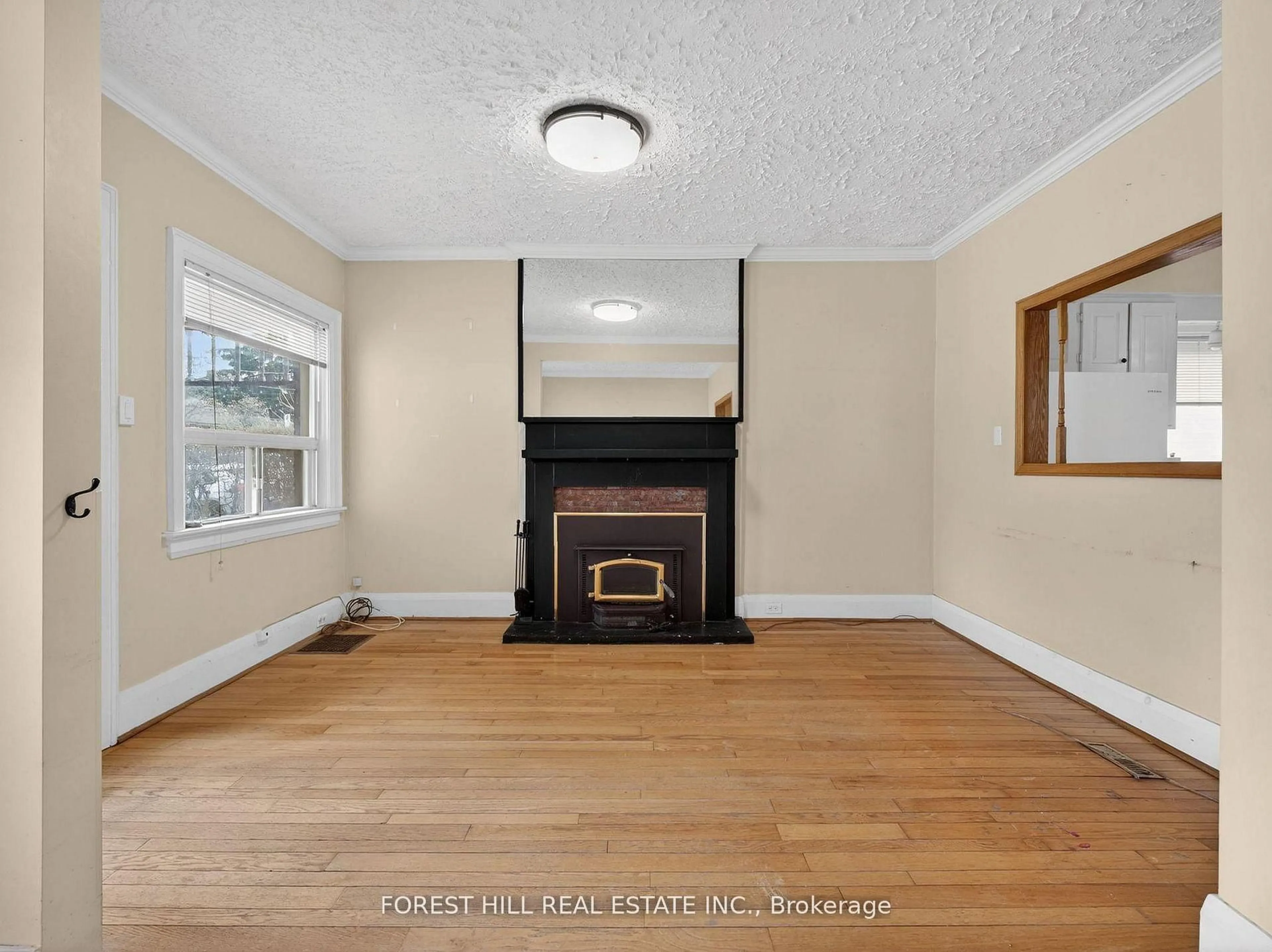 Living room with furniture, unknown for 78 Burndale Ave, Toronto Ontario M2N 1S7