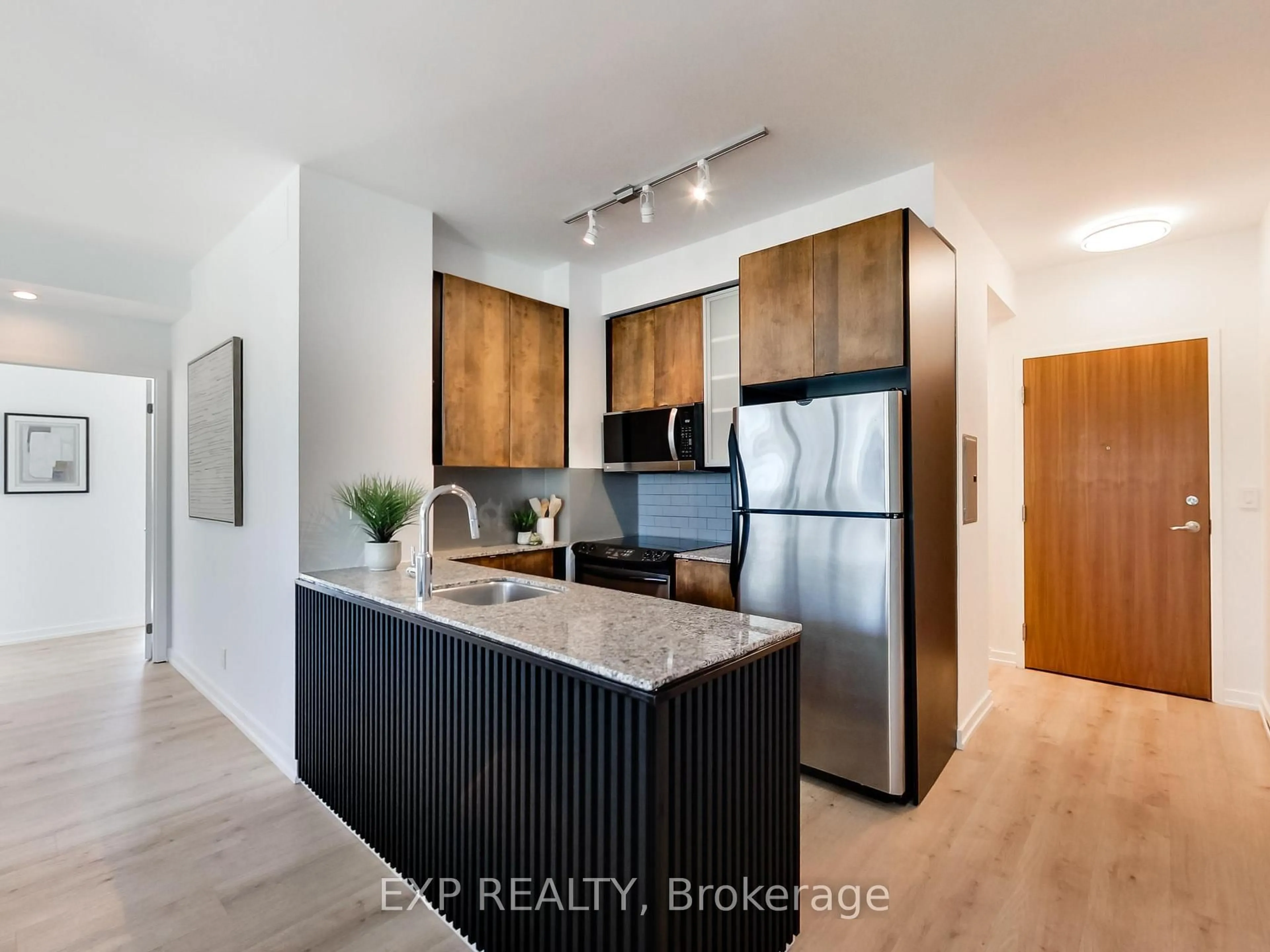 Open concept kitchen, unknown for 33 Lombard St #1906, Toronto Ontario M5C 3H8