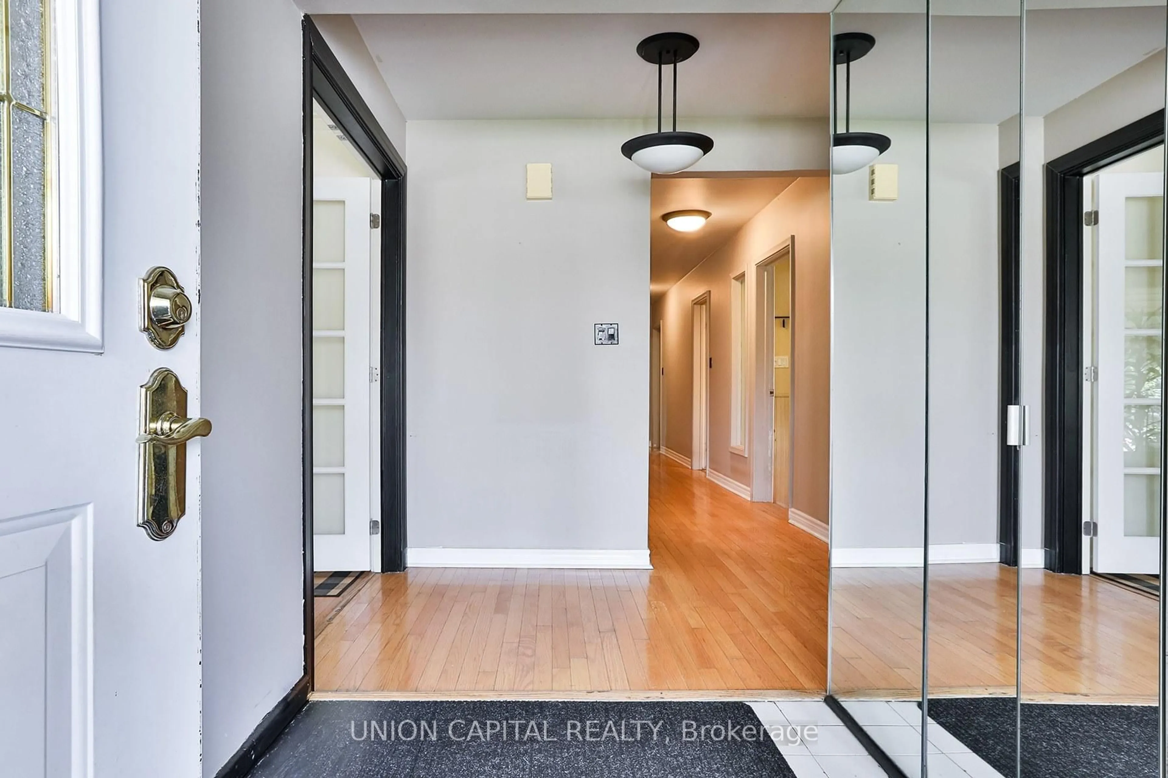 Indoor entryway for 228 Maxwell St, Toronto Ontario M3H 5B7