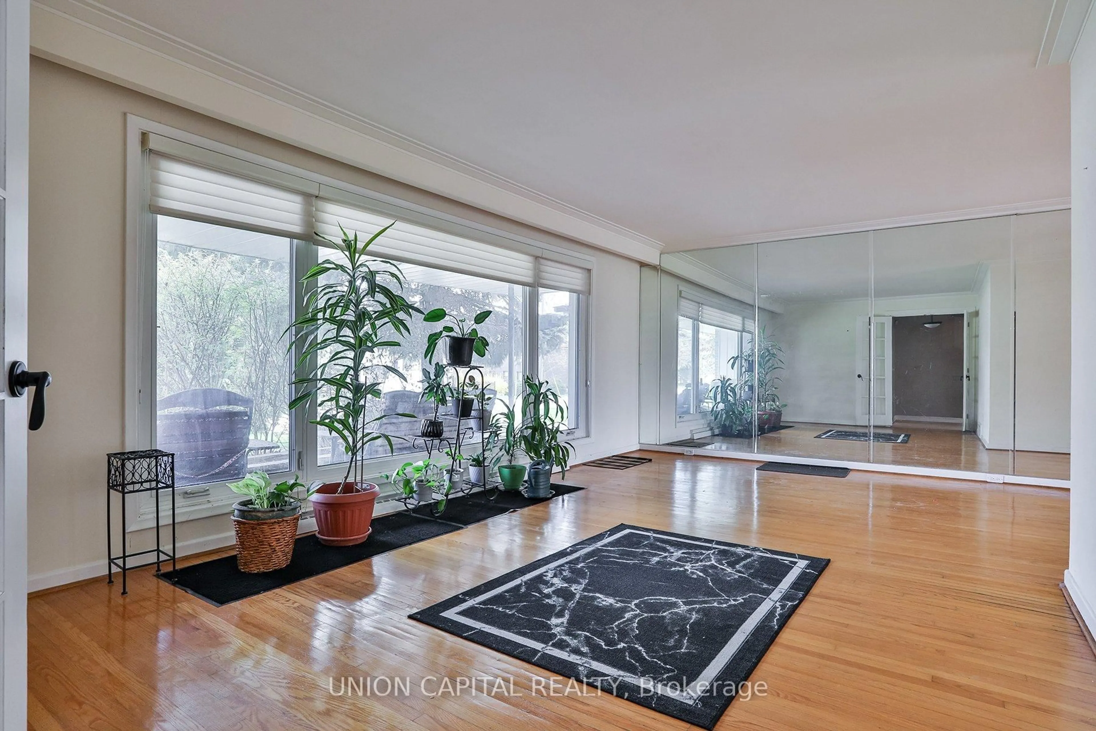 Indoor foyer for 228 Maxwell St, Toronto Ontario M3H 5B7