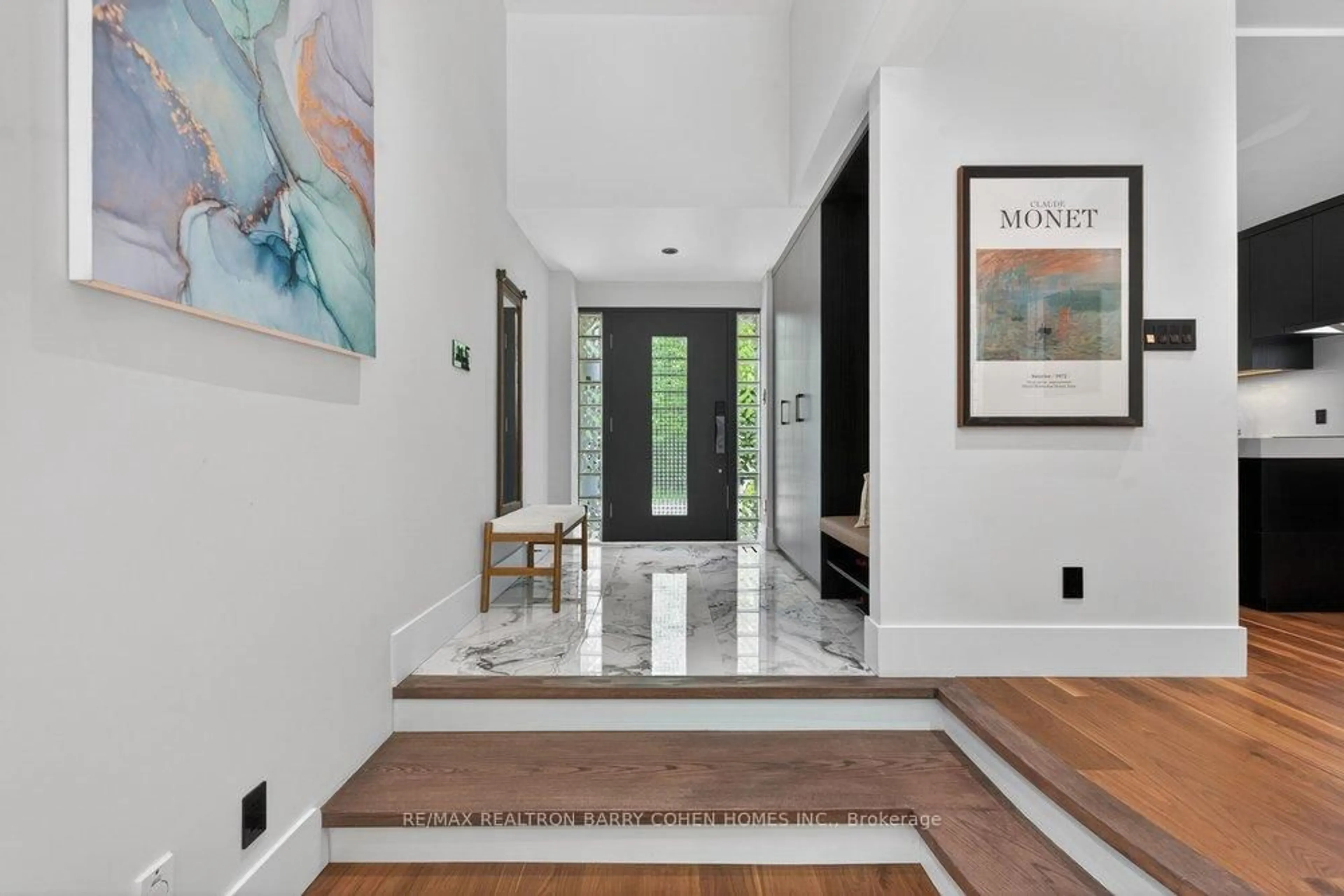 Indoor entryway for 11 Saguenay Ave, Toronto Ontario M5N 2Y5