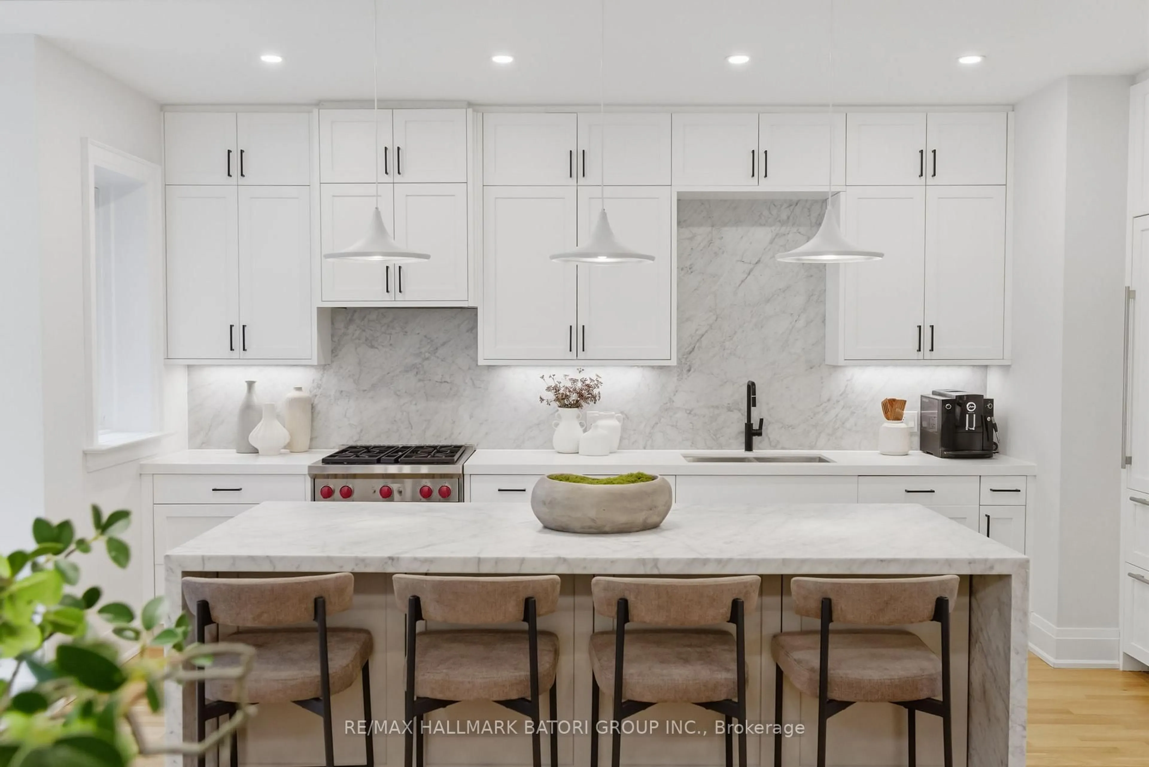 Contemporary kitchen, ceramic/tile floor for 135 Cottingham St, Toronto Ontario M4V 1B9